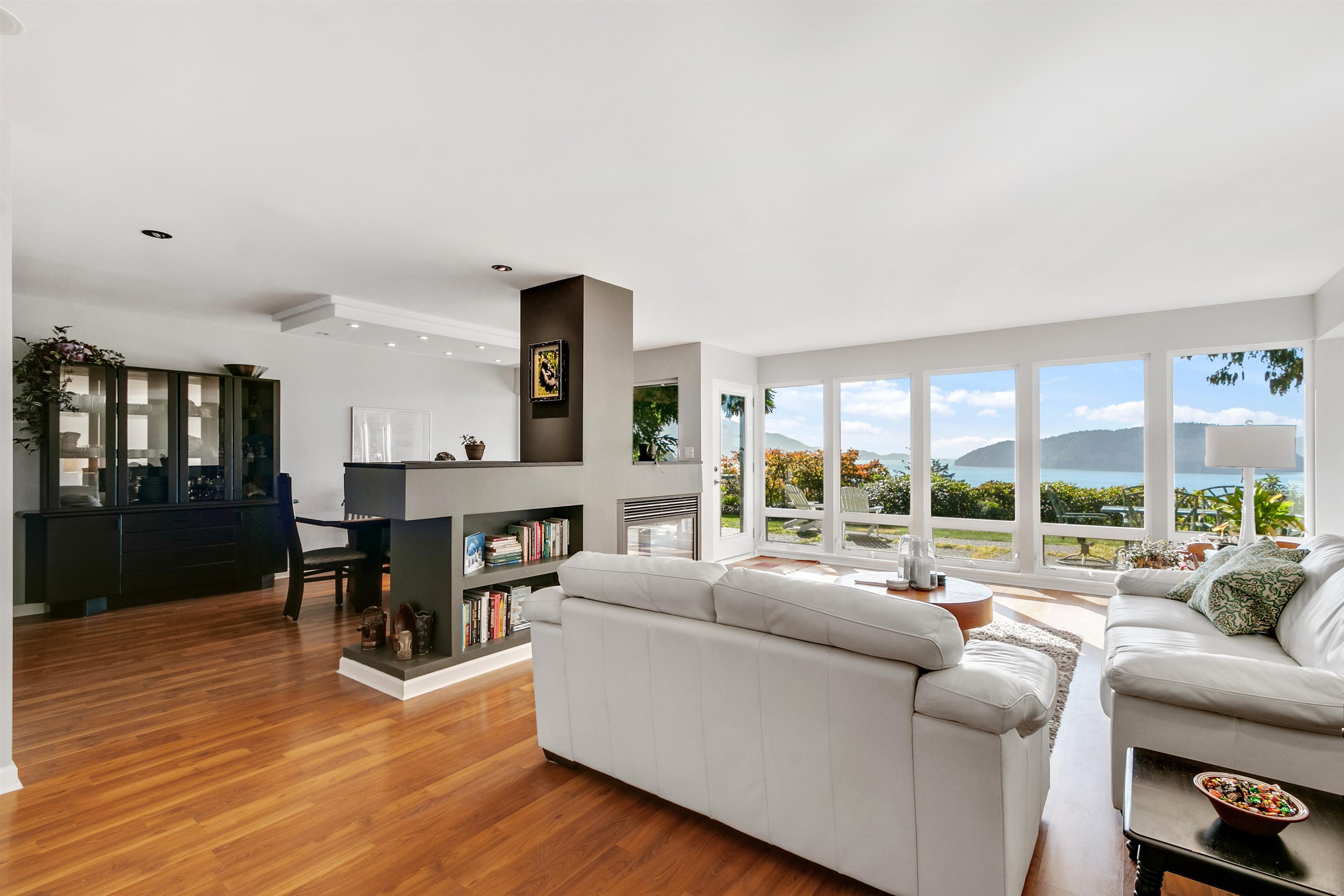 Lions Bay House/Single Family for sale:  6 bedroom 3,667 sq.ft. (Listed 2023-10-11)