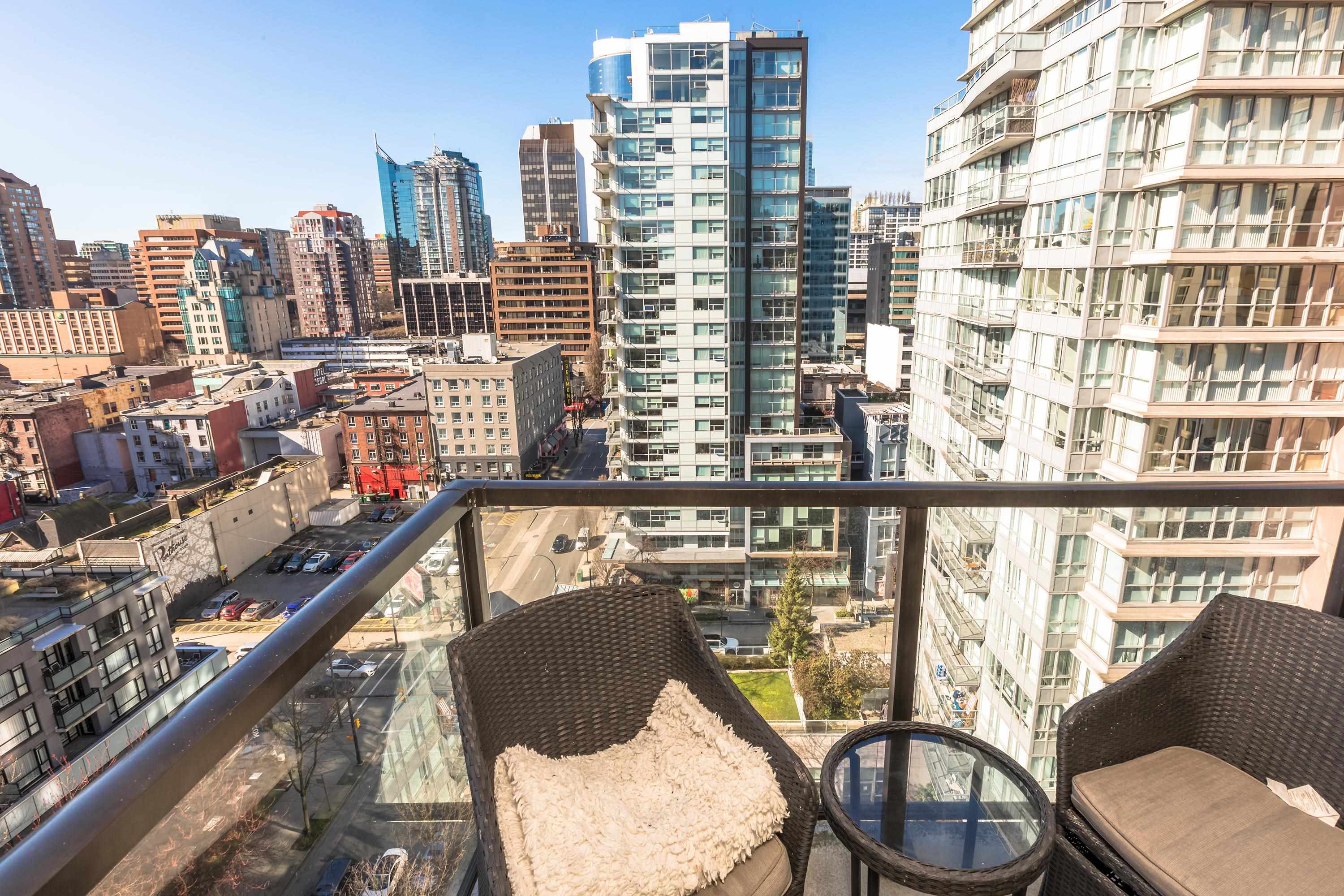 1702 989 Richards Street, Vancouver