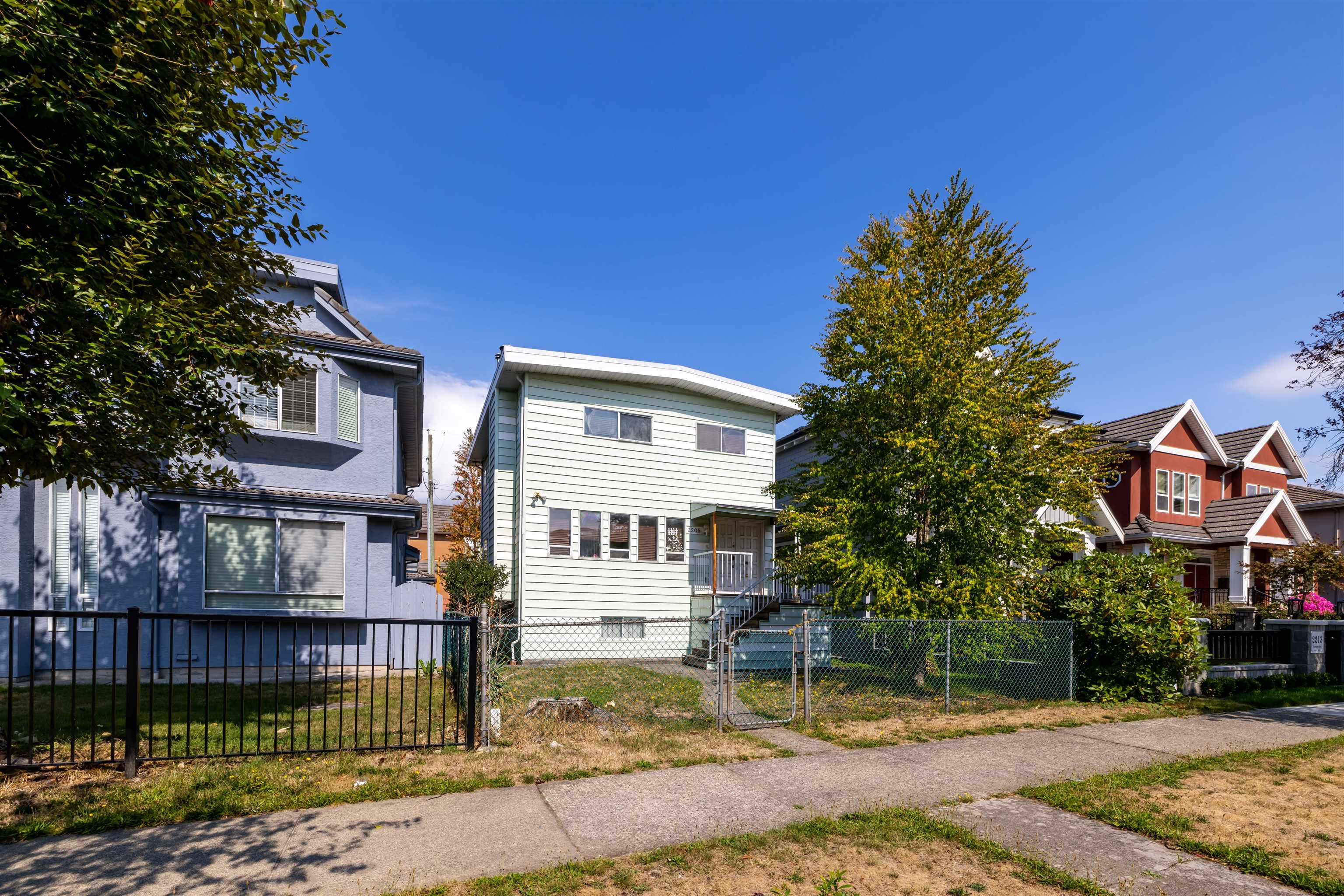 2205 Newport Avenue, Vancouver