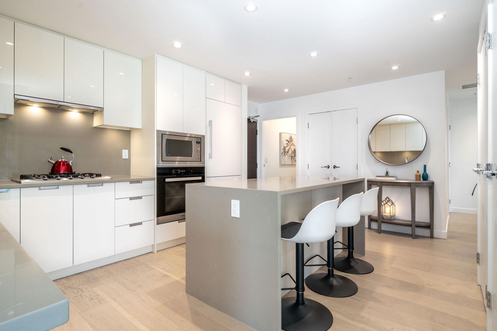 Listing image of 701 6328 CAMBIE STREET