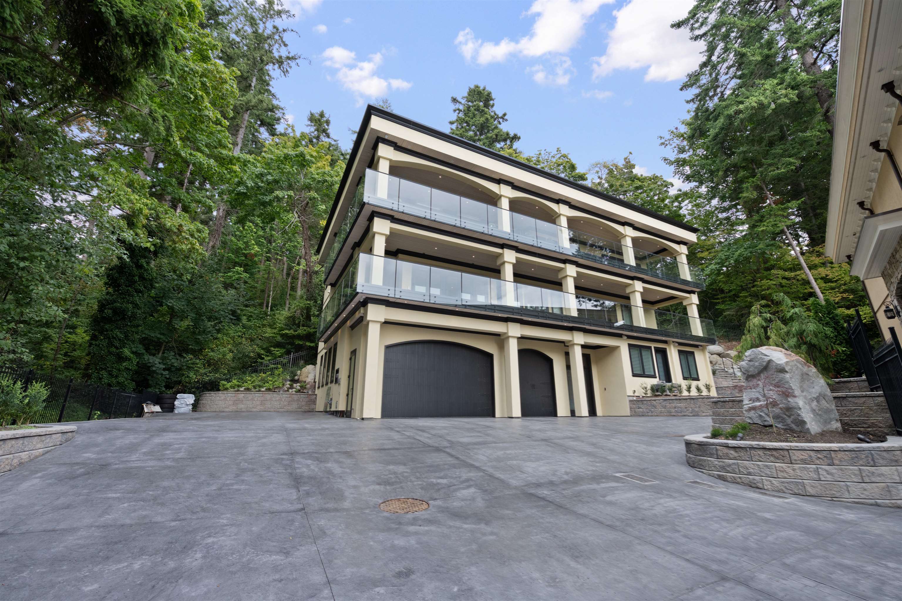 White Rock House/Single Family for sale:  7 bedroom 5,848 sq.ft. (Listed 2023-09-17)