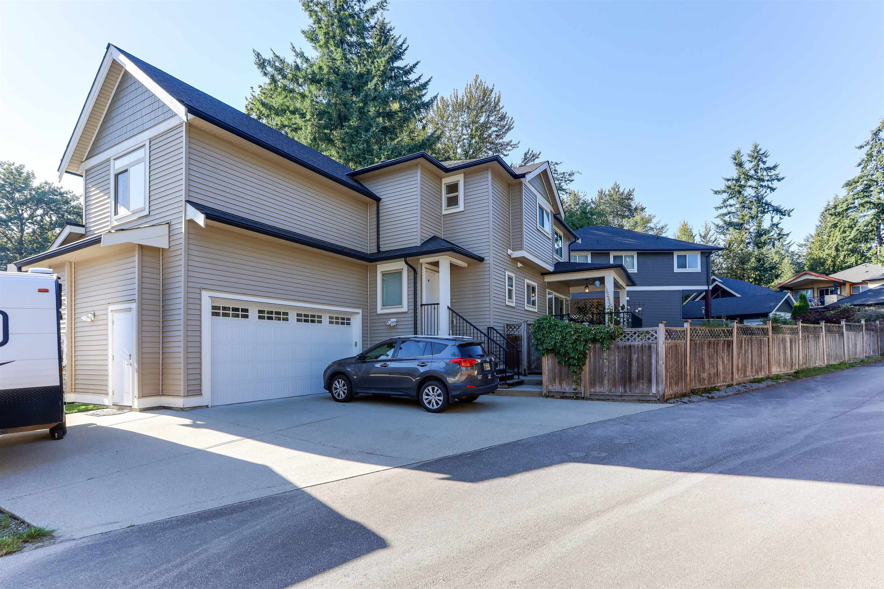 2 car garage and 4 extra spots incl RV parking!