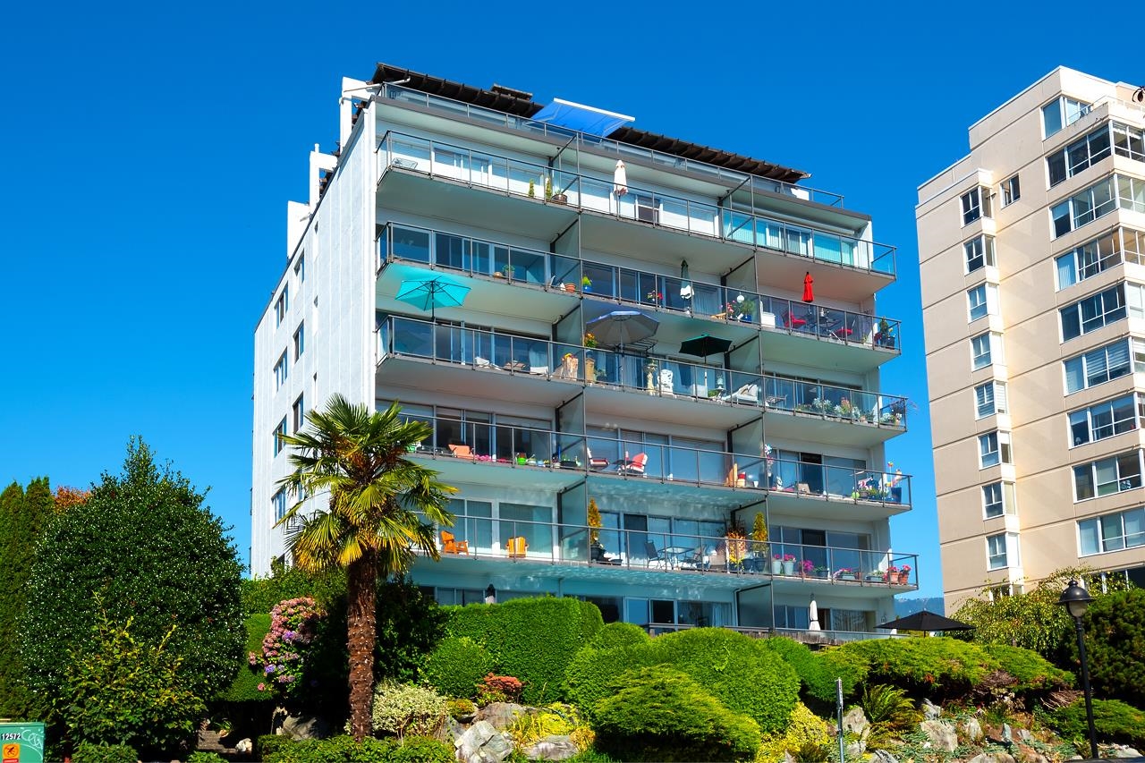 Ambleside Apartment/Condo for sale:  1 bedroom 775 sq.ft. (Listed 2023-09-20)