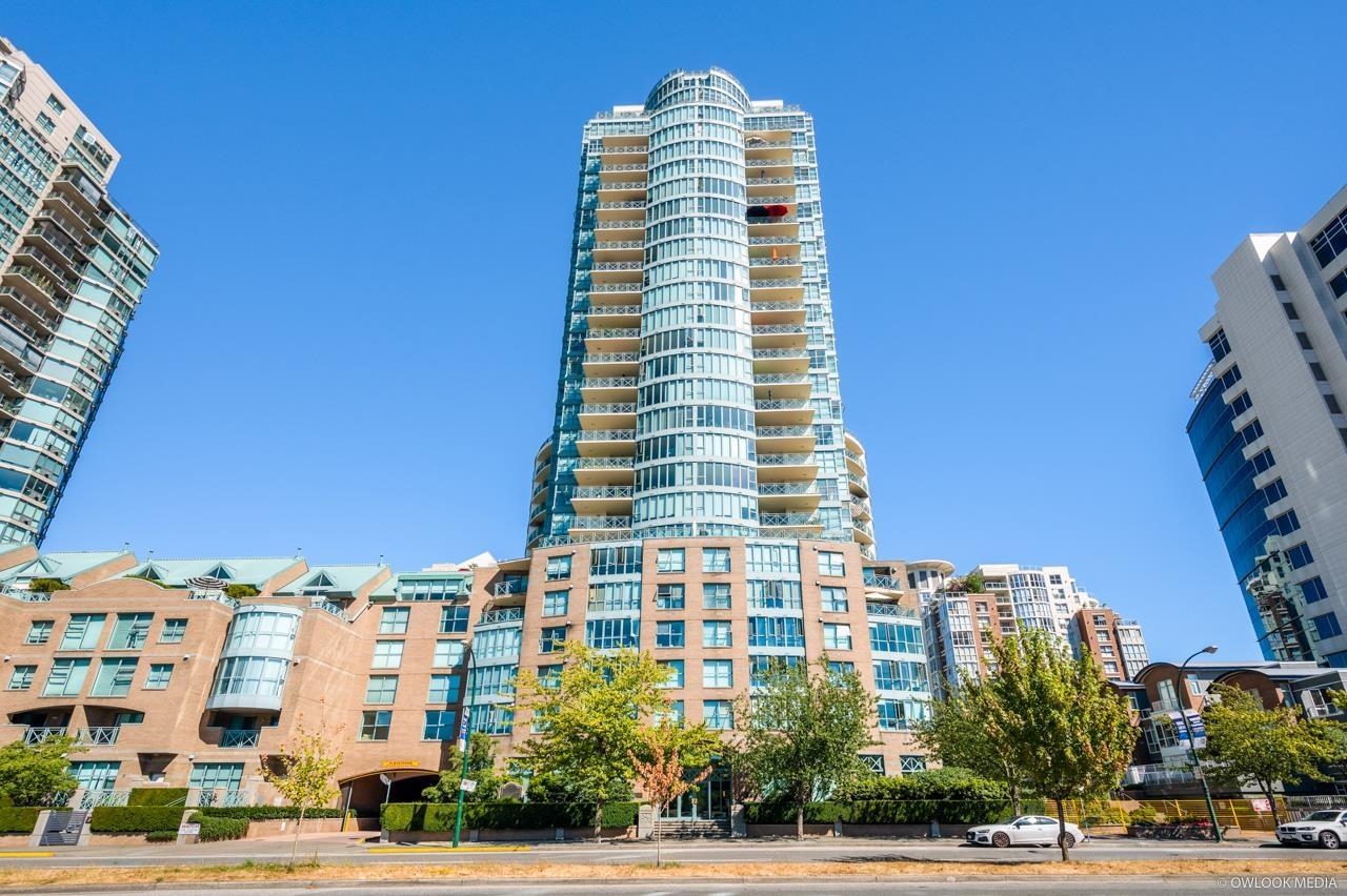 2302-1188 QUEBEC STREET, Vancouver, British Columbia V6A 4B3, 2 Bedrooms Bedrooms, ,2 BathroomsBathrooms,Residential Attached,For Sale,R2817045