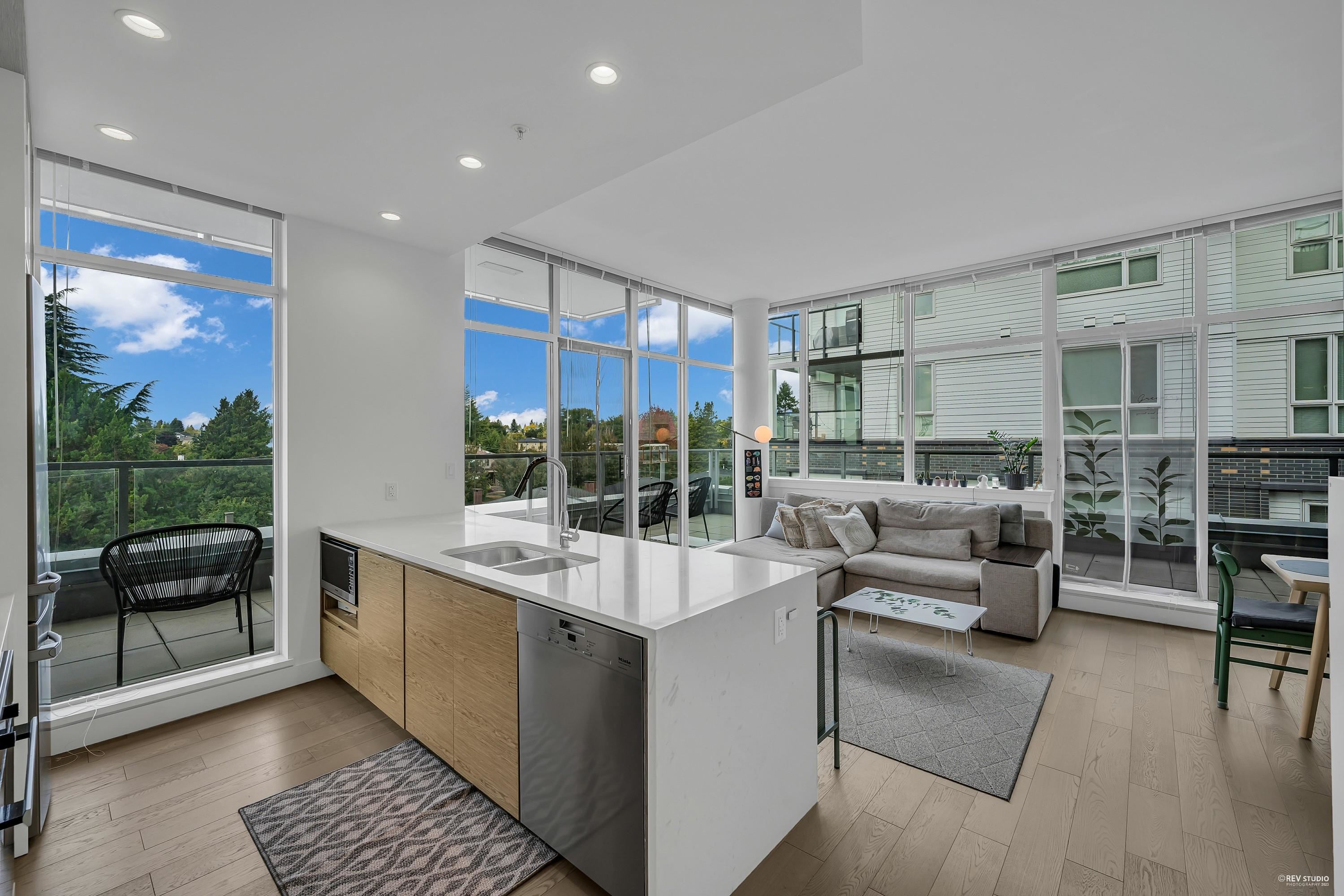 Listing image of 501 6733 CAMBIE STREET
