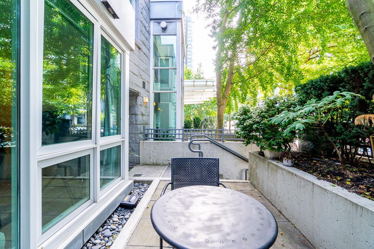 510 CARDERO, Vancouver, British Columbia V6G 3E7, 2 Bedrooms Bedrooms, ,2 BathroomsBathrooms,Residential Attached,For Sale,CARDERO,R2818414