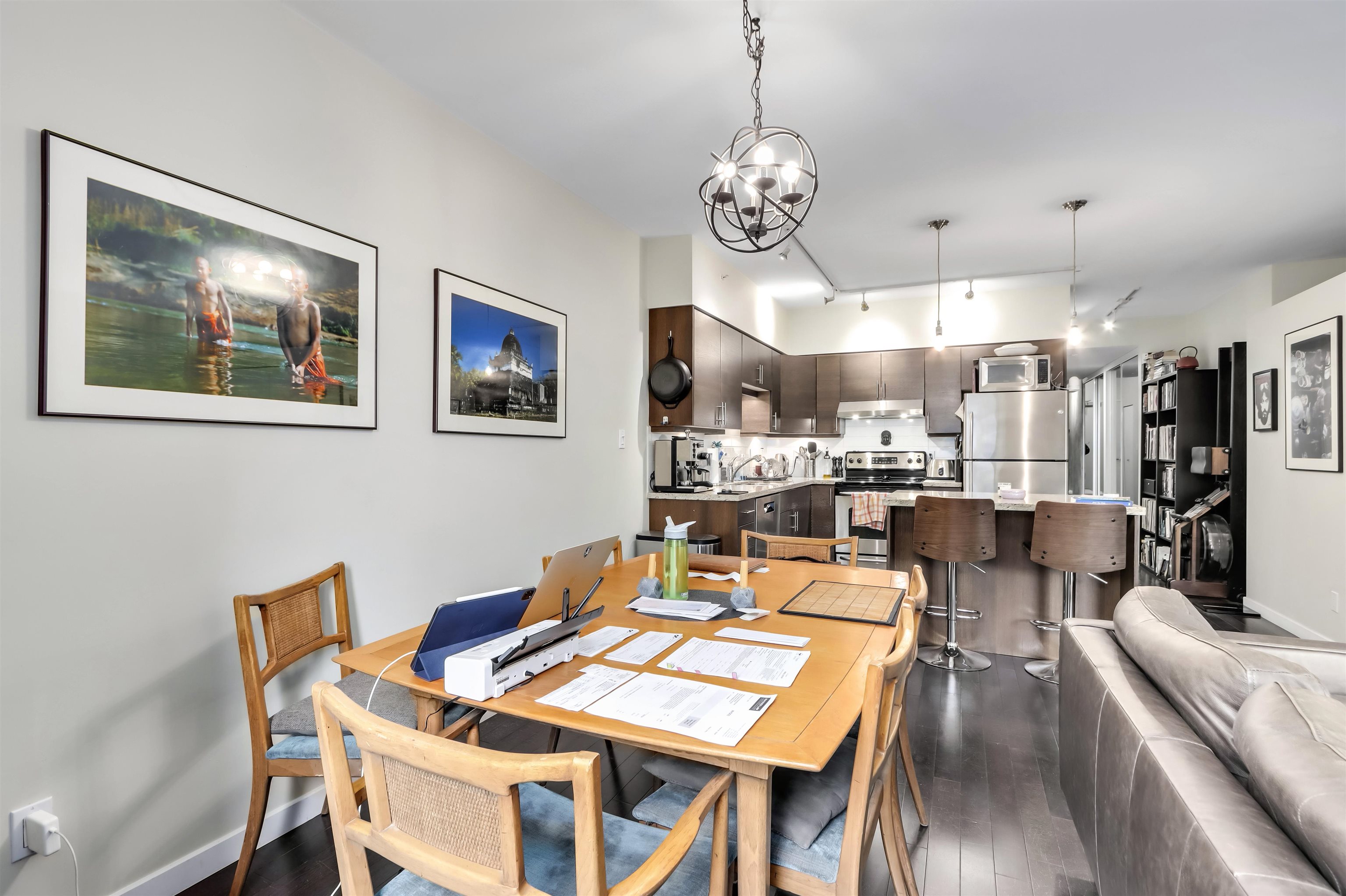 Listing image of 205 88 LONSDALE AVENUE