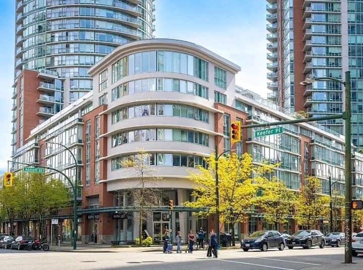 618 ABBOTT, Vancouver, British Columbia V6B 0C1, 1 Bedroom Bedrooms, ,1 BathroomBathrooms,Residential Attached,For Sale,ABBOTT,R2823080
