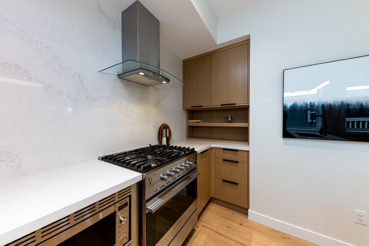 28 W 13th Avenue, Vancouver 11