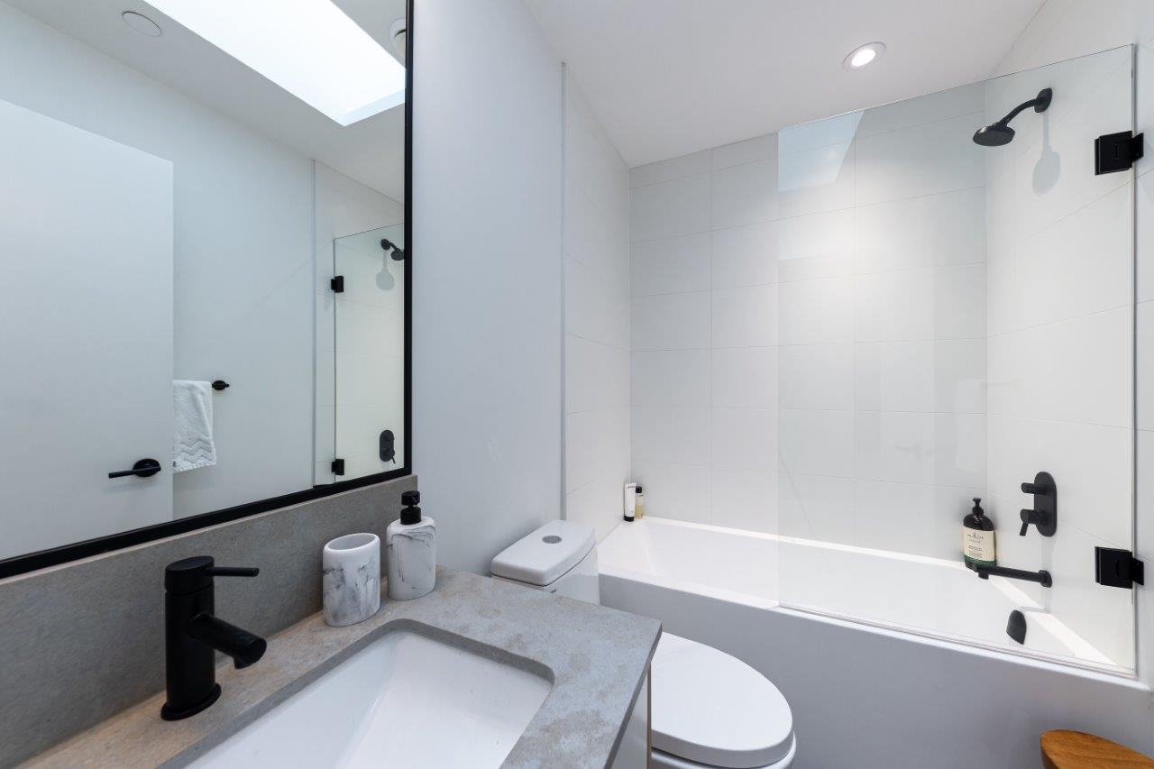28 W 13th Avenue, Vancouver 15