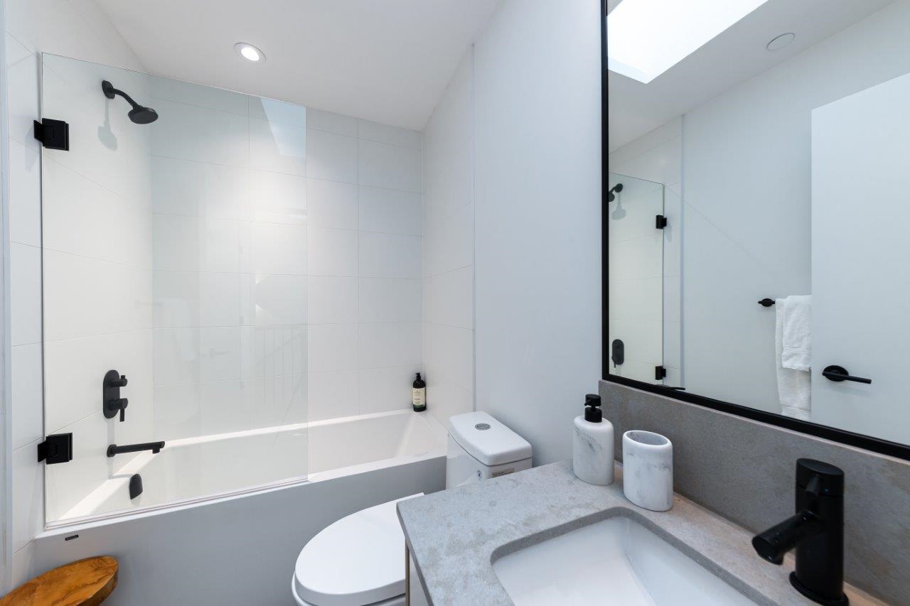 28 W 13th Avenue, Vancouver 16