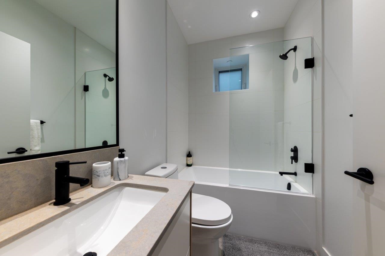 28 W 13th Avenue, Vancouver 18