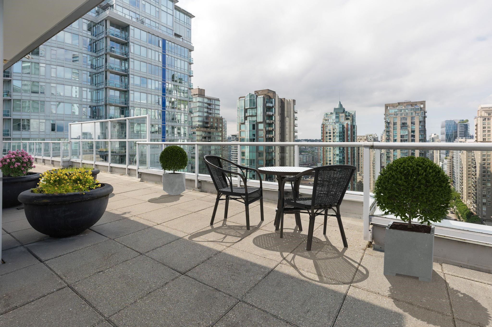 480 ROBSON, Vancouver, British Columbia V6B 1S1, 4 Bedrooms Bedrooms, ,4 BathroomsBathrooms,Residential Attached,For Sale,ROBSON,R2823408