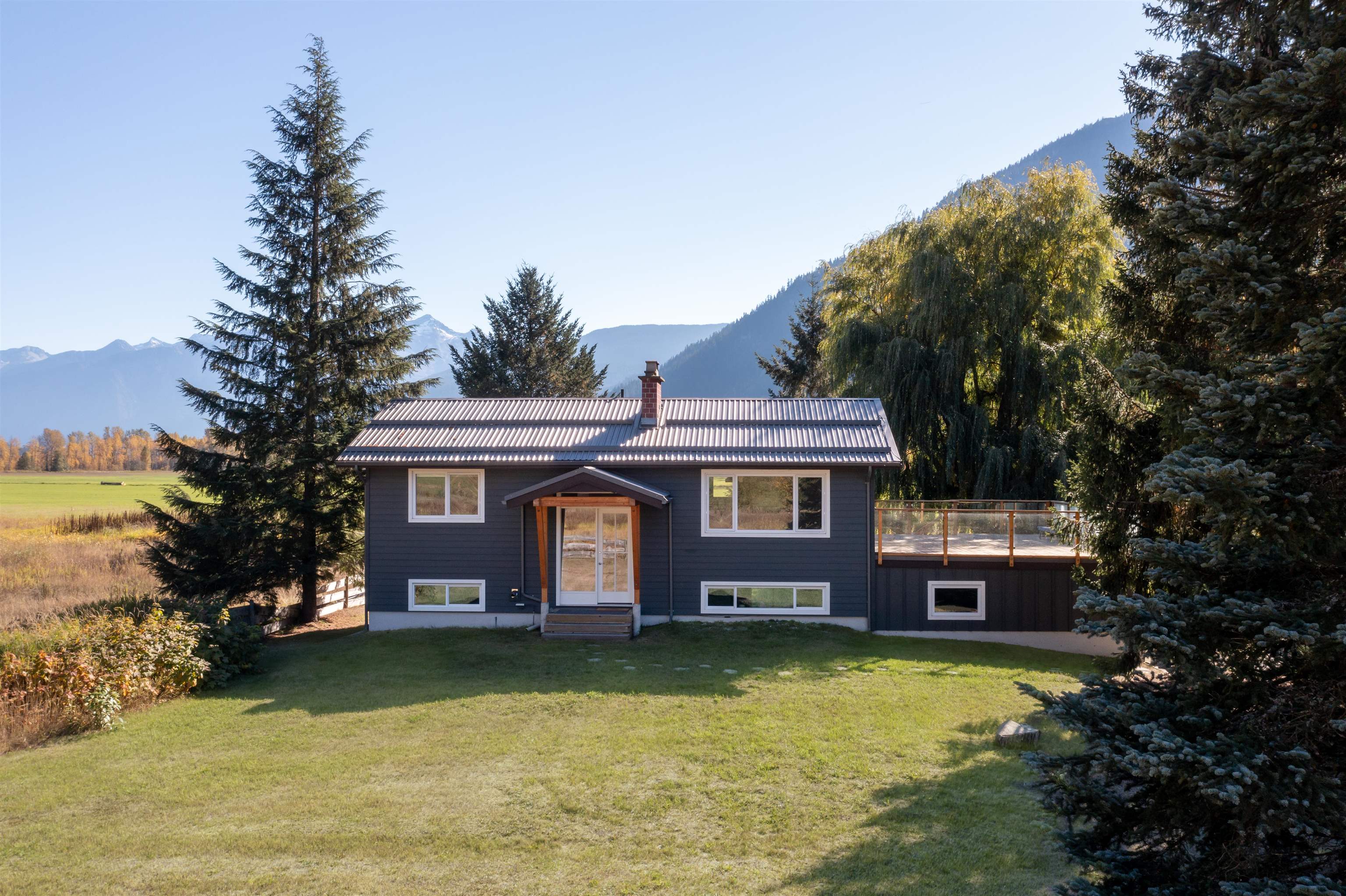 Pemberton Meadows House with Acreage for sale:  3 bedroom 2,016 sq.ft. (Listed 2023-10-12)