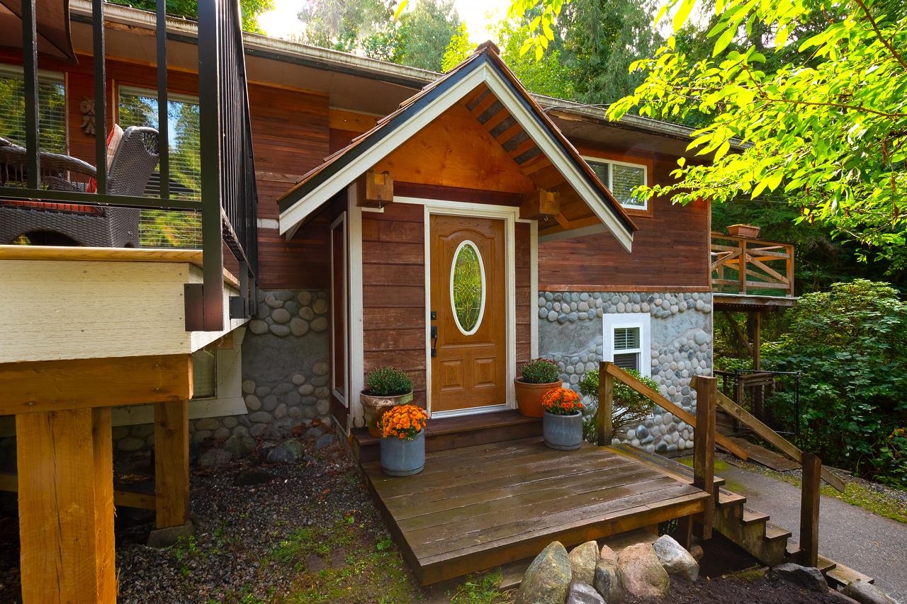 Albion House/Single Family for sale:  5 bedroom 2,427 sq.ft. (Listed 2023-10-14)