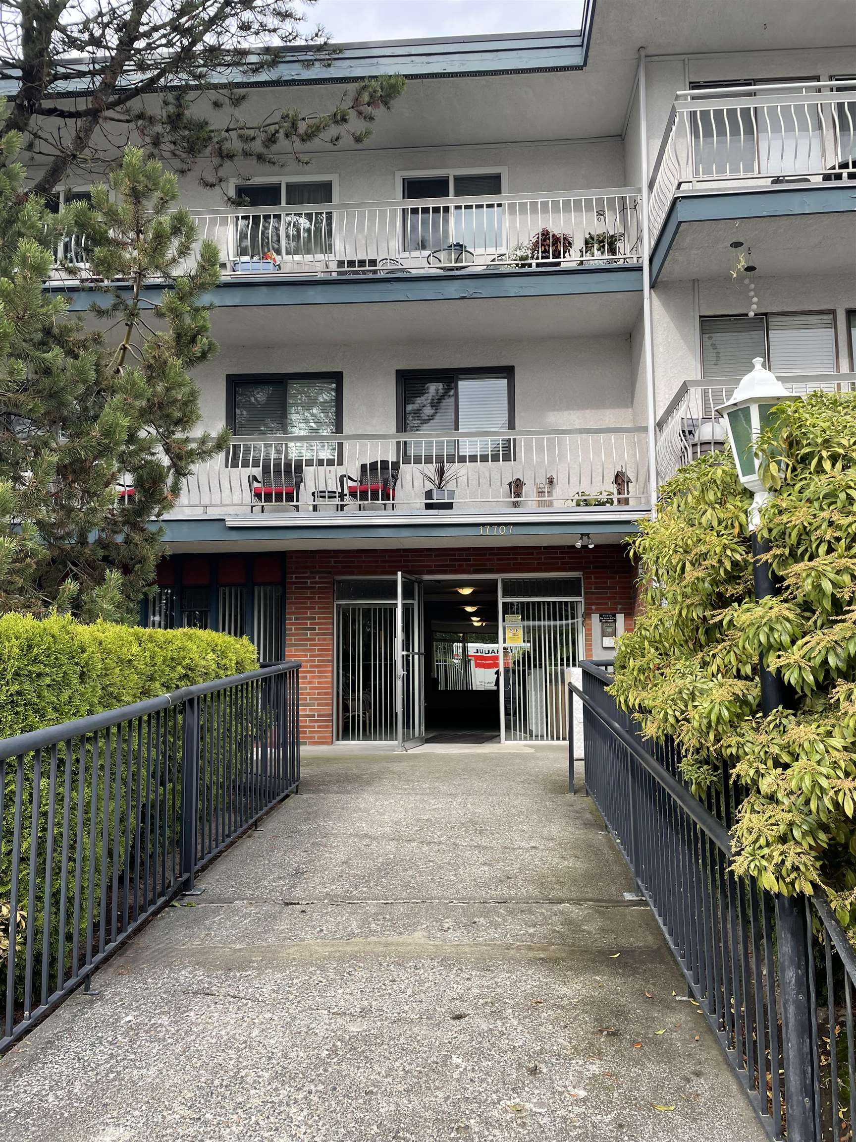 Michael Sung, 320-17707 57A AVENUE, Surrey, British Columbia, 2 Bedrooms, 1 Bathroom, Residential Attached,For Sale ,R2825932