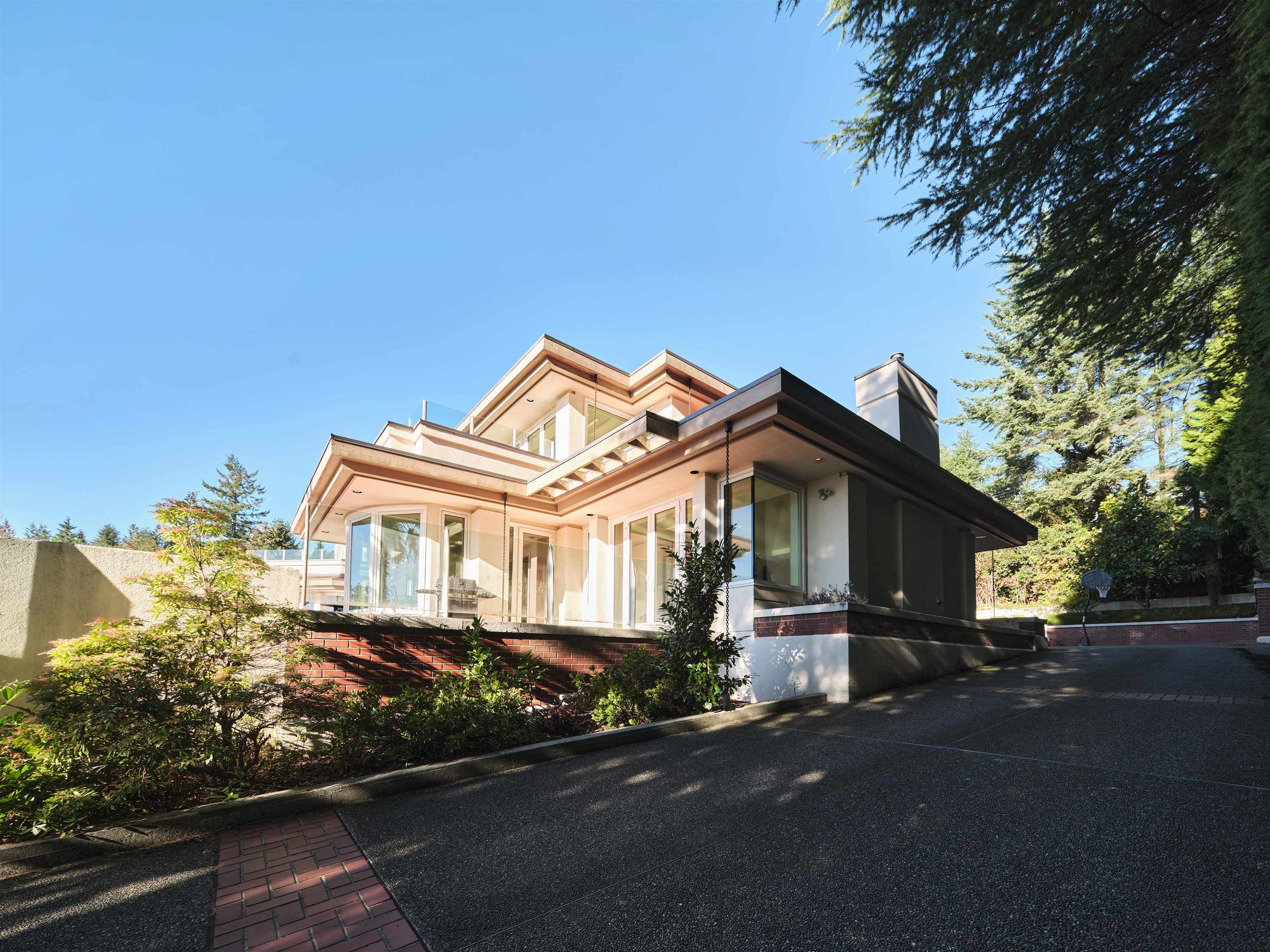 Listing image of 1025 KING GEORGES WAY