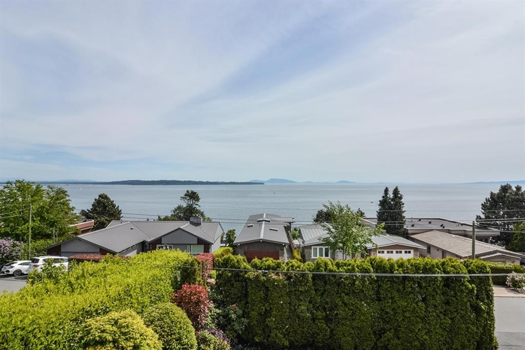14371 SUNSET DRIVE, White Rock, British Columbia House/Single Family, 5 Bedrooms, 3 Bathrooms, Residential Detached,For Sale, MLS-R2826315