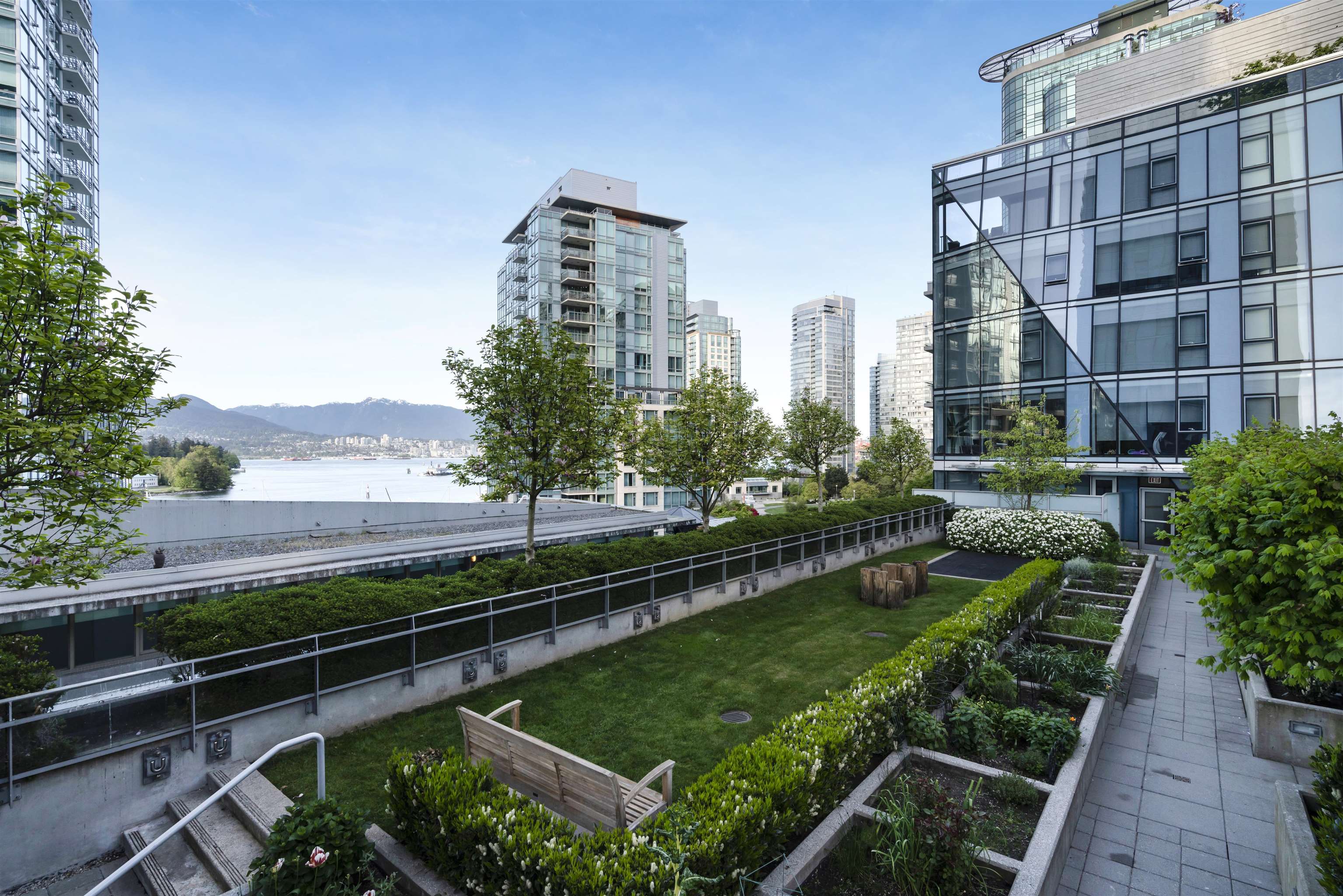 402 1477 W Pender Street, Vancouver