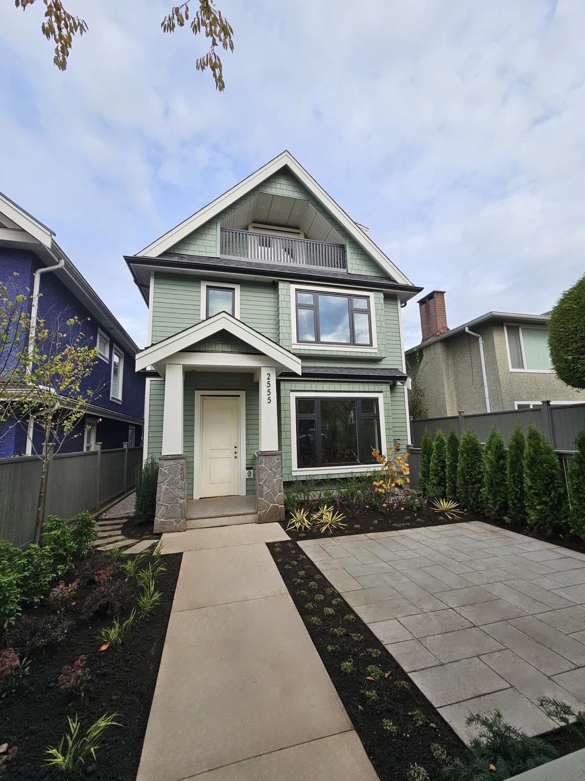 2555 E 7th Avenue, Vancouver