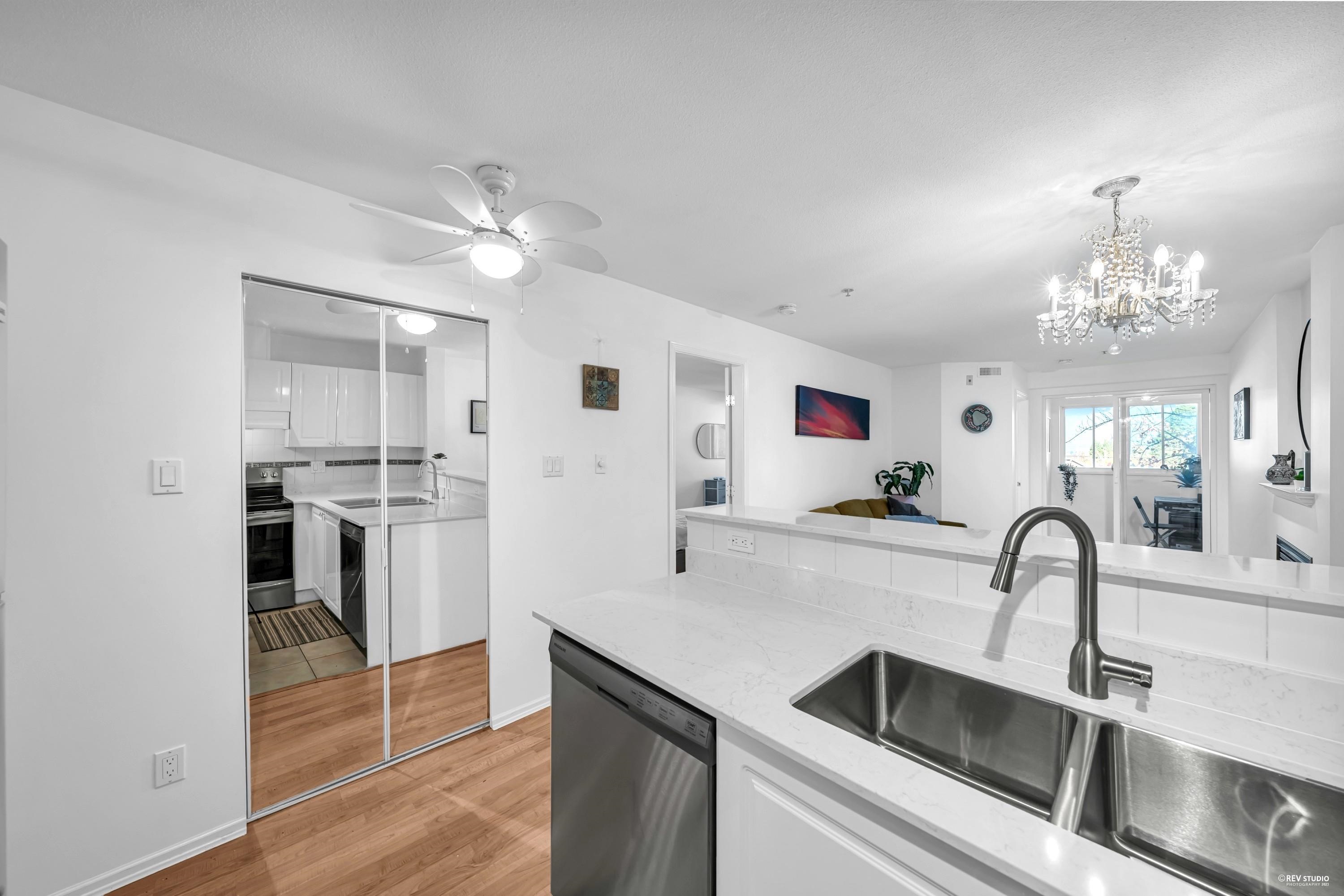 307 868 Kingsway, Vancouver
