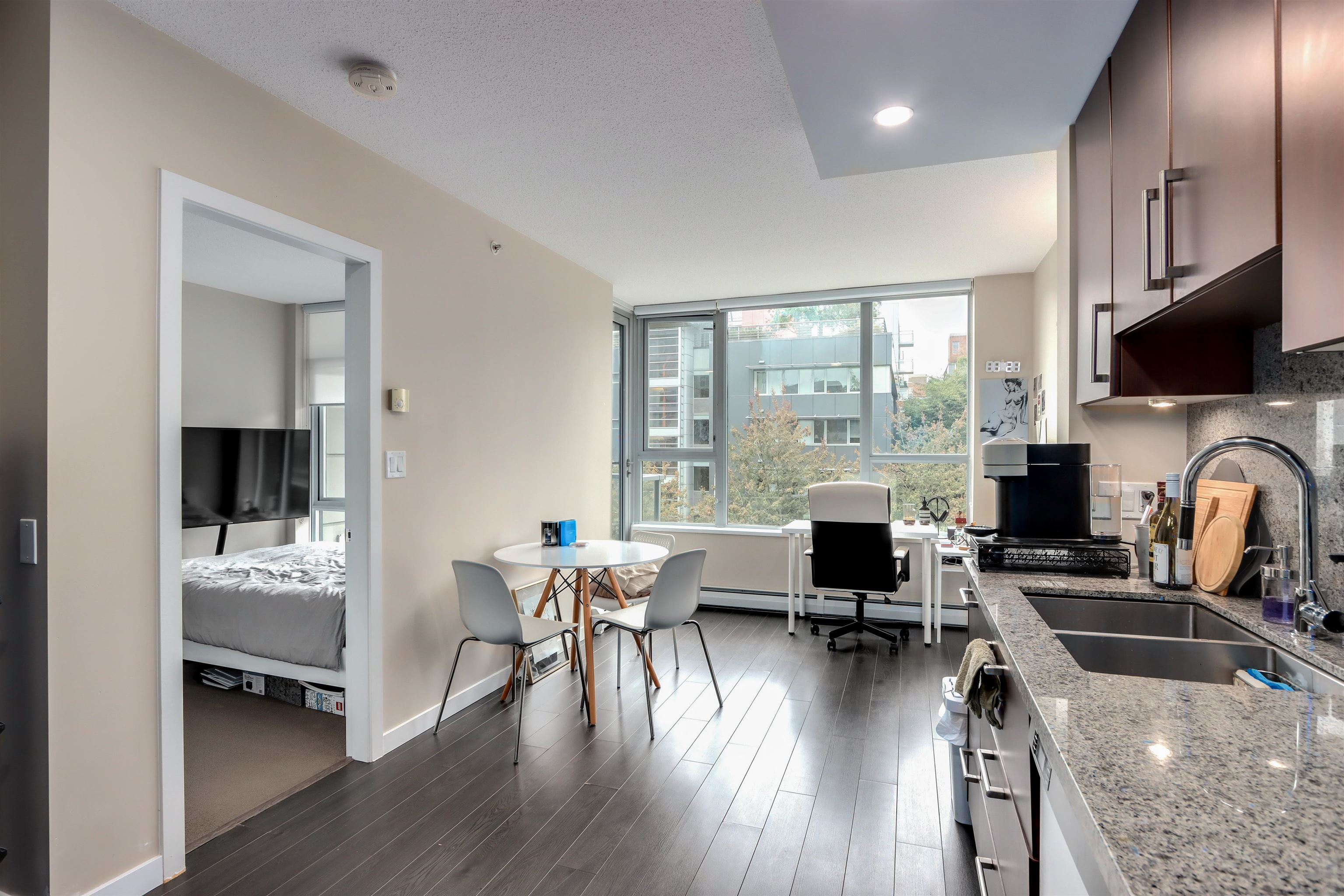 False Creek Apartment/Condo for sale:  1 bedroom 423 sq.ft. (Listed 2023-11-01)