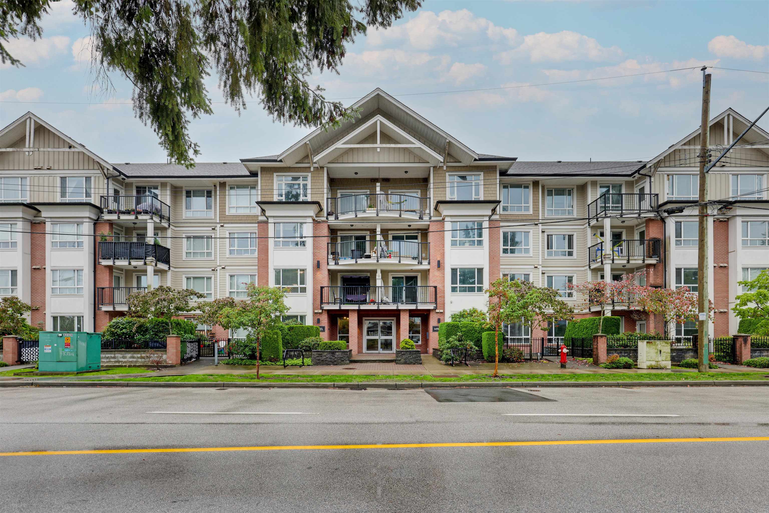 216-14960 102A AVENUE, Surrey, British Columbia V3R 6A3 Apartment/Condo, 2 Bedrooms, 2 Bathrooms, Residential Attached,For Sale, MLS-R2830276, Richmond Condo for Sale