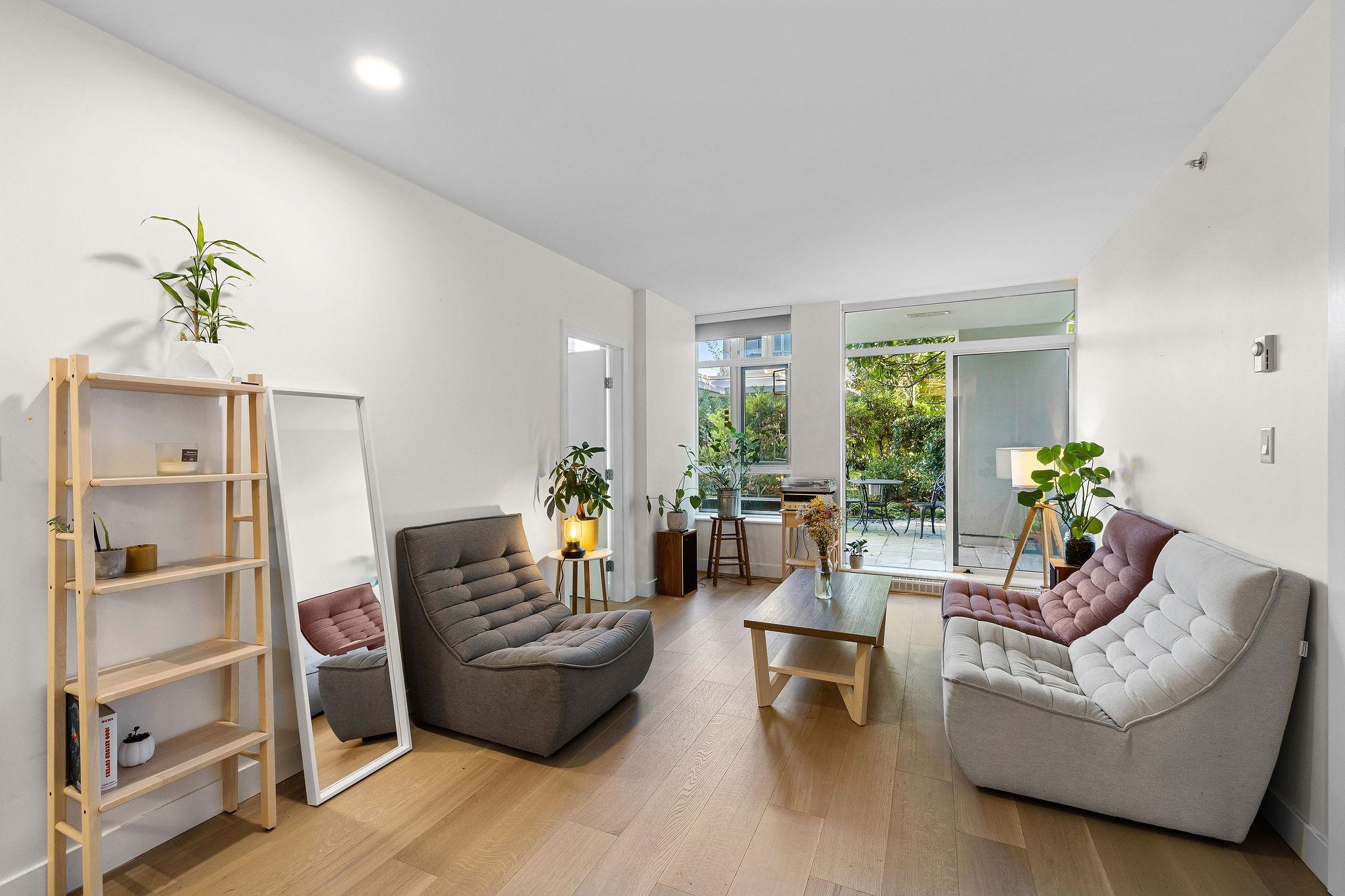327 2288 W Broadway Avenue, Vancouver 3