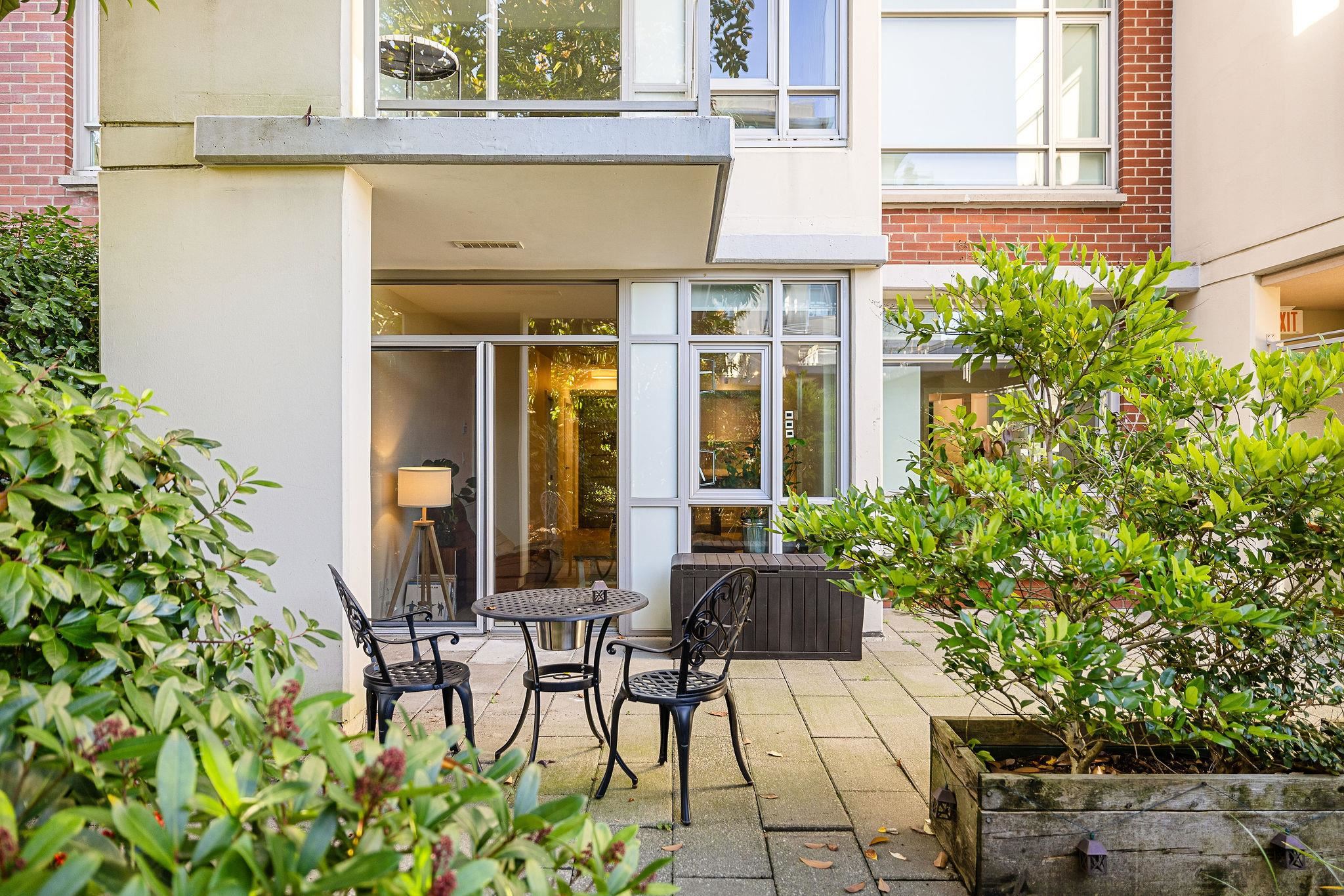 327 2288 W Broadway Avenue, Vancouver 9