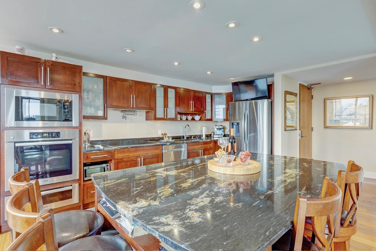 1904 738 Broughton Street, Vancouver 9