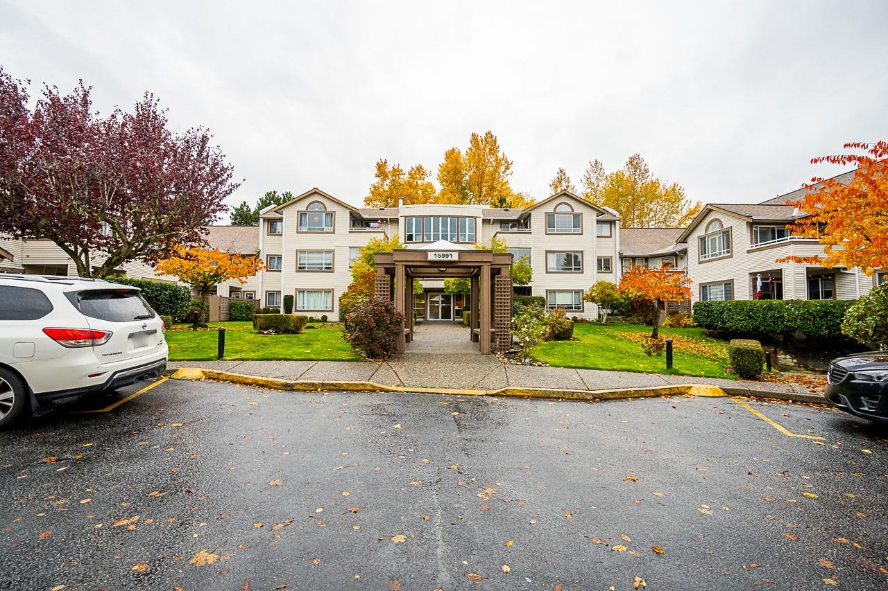 209-15991 THRIFT AVENUE, White Rock, British Columbia, 2 Bedrooms Bedrooms, ,2 BathroomsBathrooms,Residential Attached,For Sale,R2832008