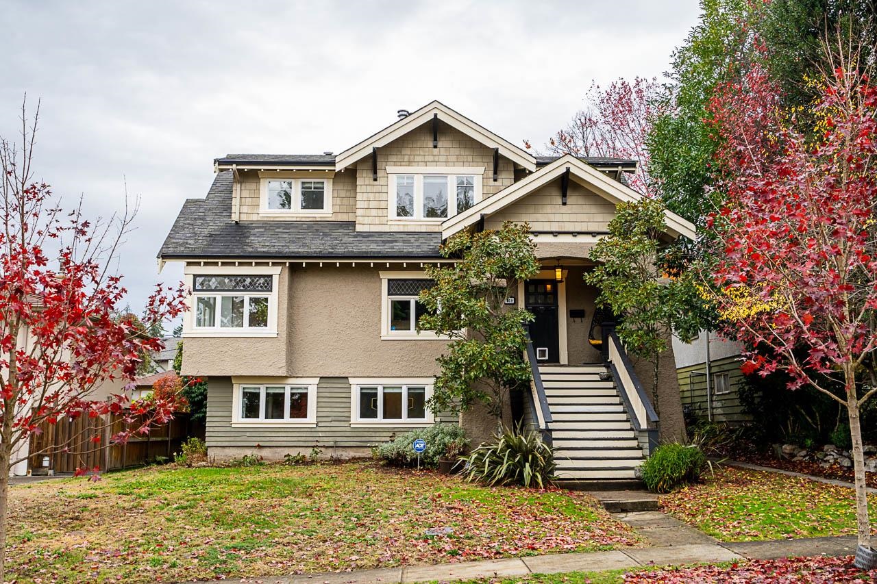 Central Lonsdale House/Single Family for sale:  6 bedroom 2,605 sq.ft. (Listed 2023-11-14)