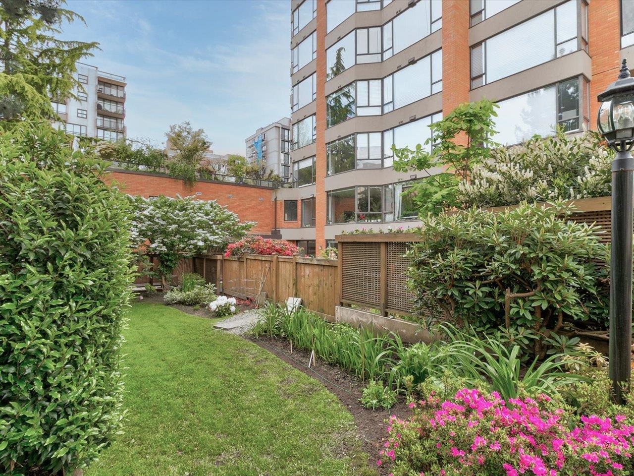 402 1860 Robson Street, Vancouver 24