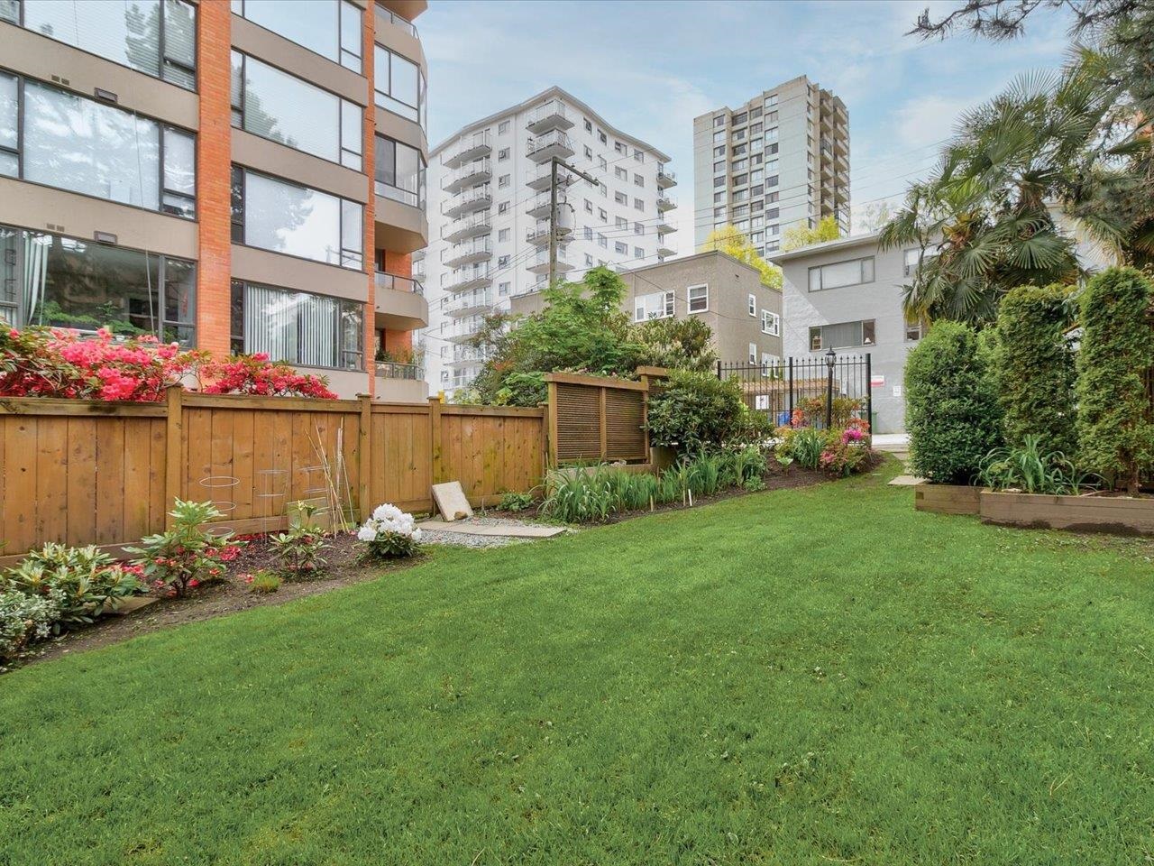 402 1860 Robson Street, Vancouver 25