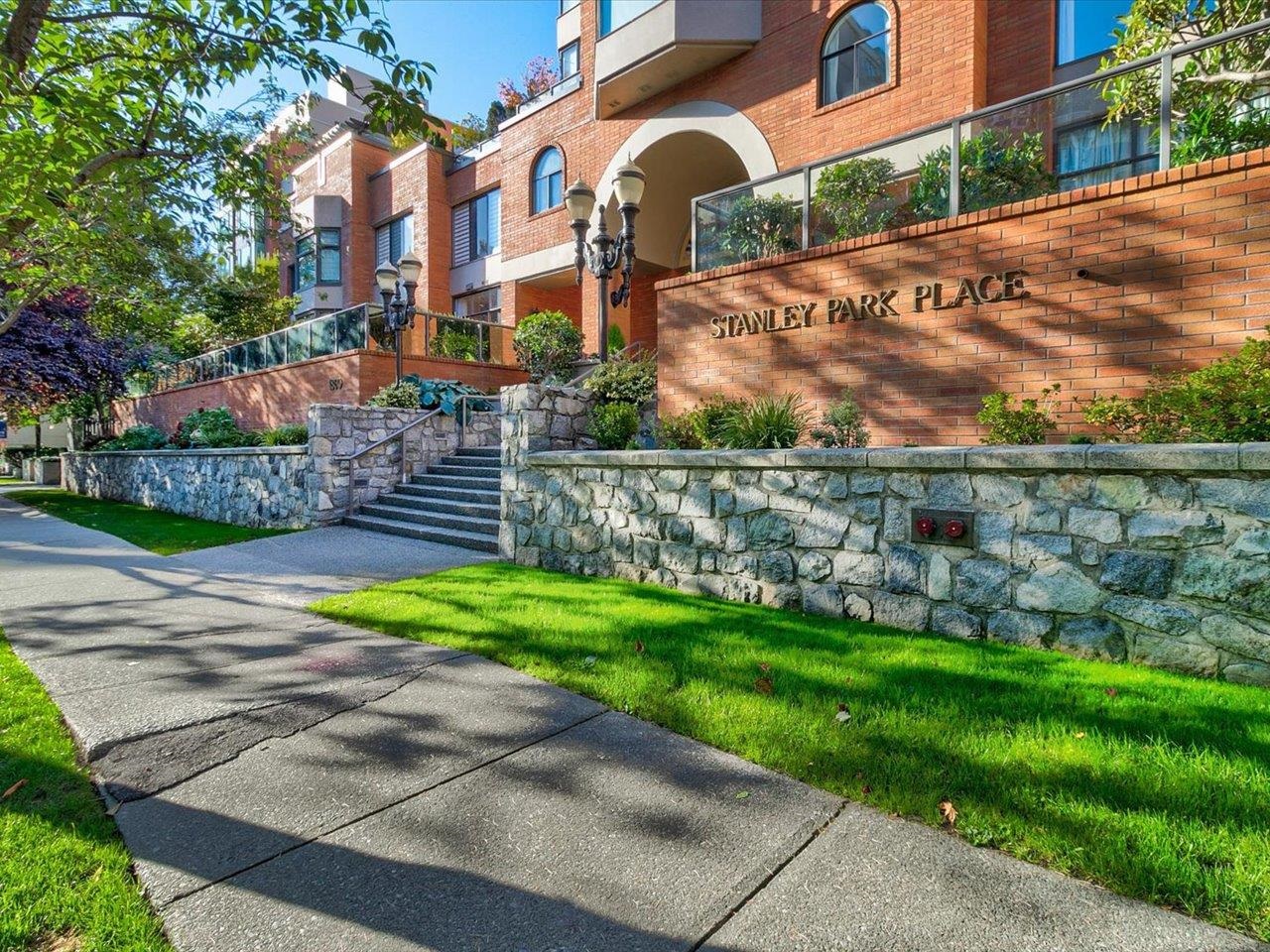 402 1860 Robson Street, Vancouver 27