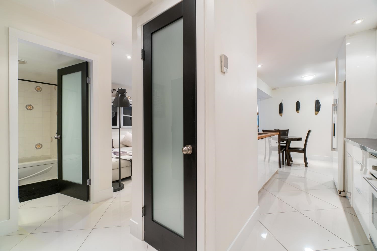 208 1050 Broughton Street, Vancouver 1