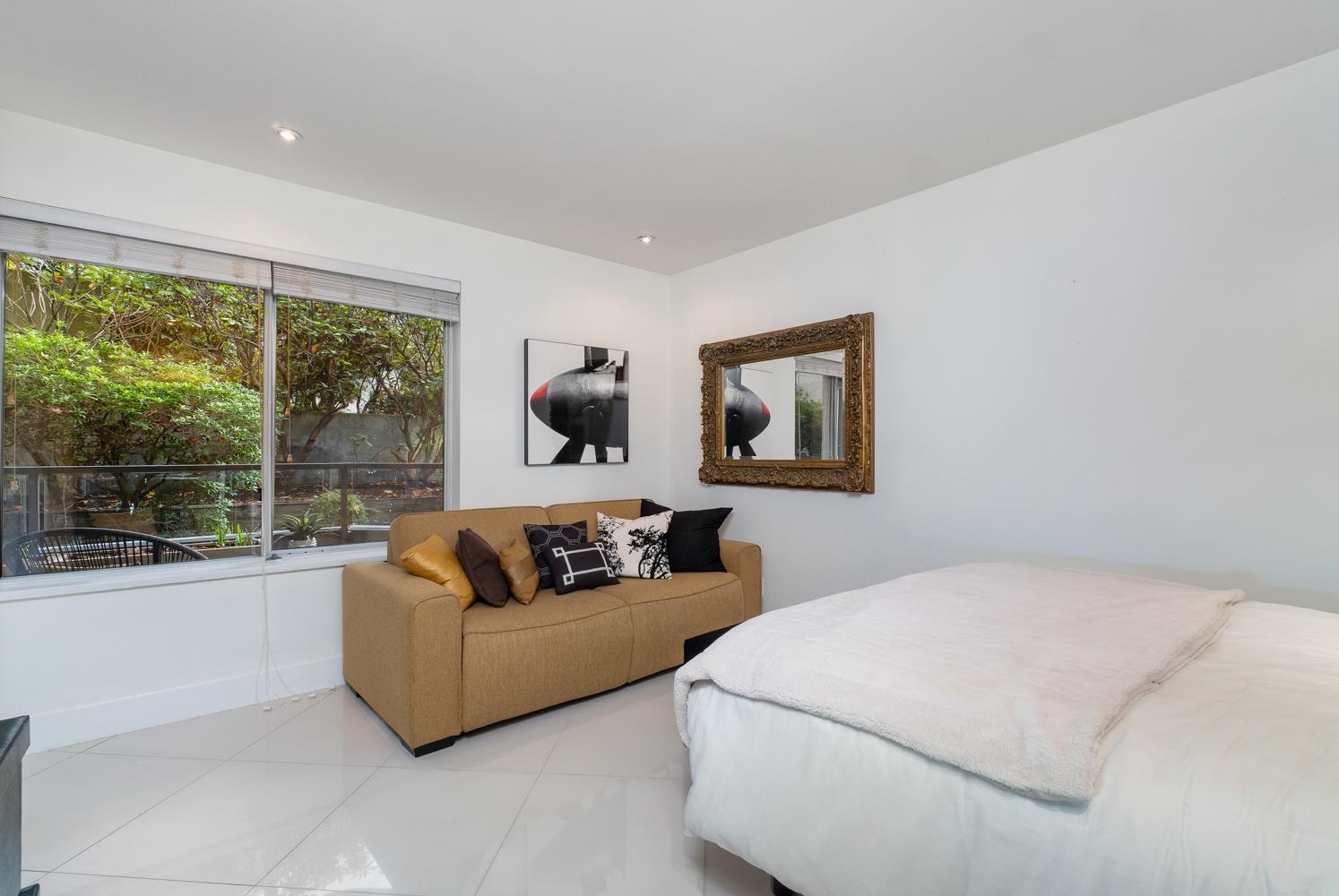 208 1050 Broughton Street, Vancouver 15