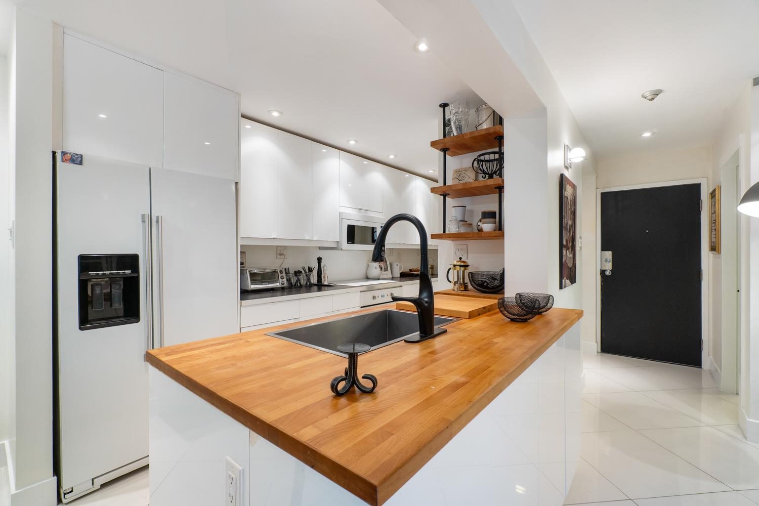 208 1050 Broughton Street, Vancouver 5