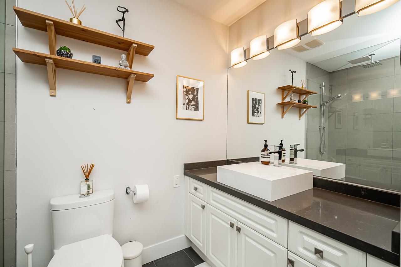 11 2138 E Kent Avenue, Vancouver 12