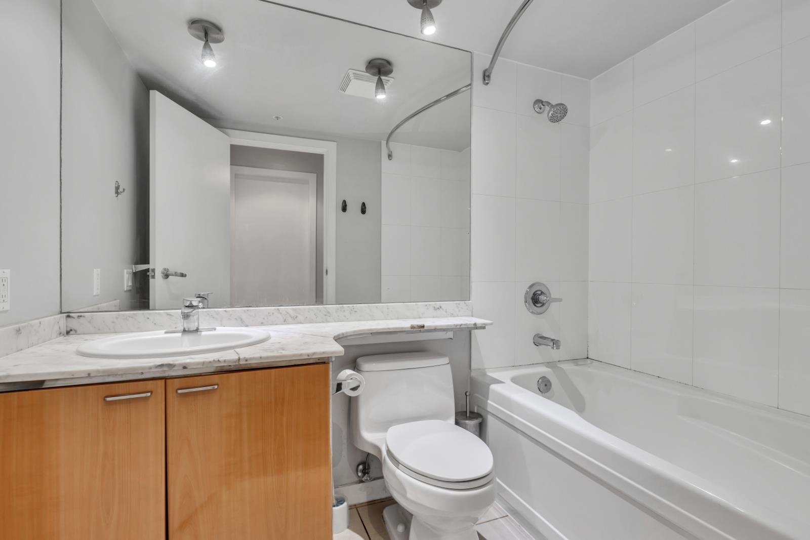 1206 1288 W Georgia Street, Vancouver 11