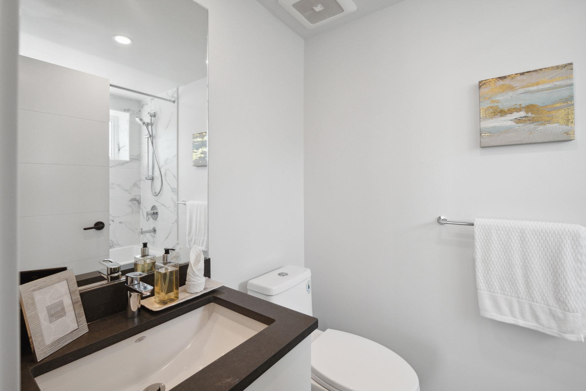 2512 Fraser Street, Vancouver 17