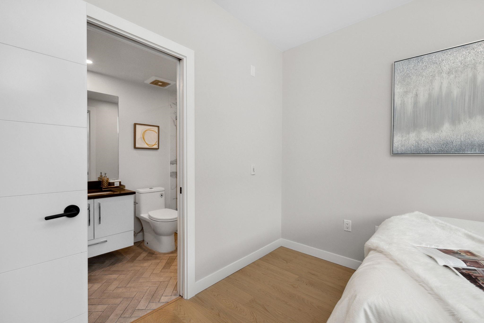 2512 Fraser Street, Vancouver 21