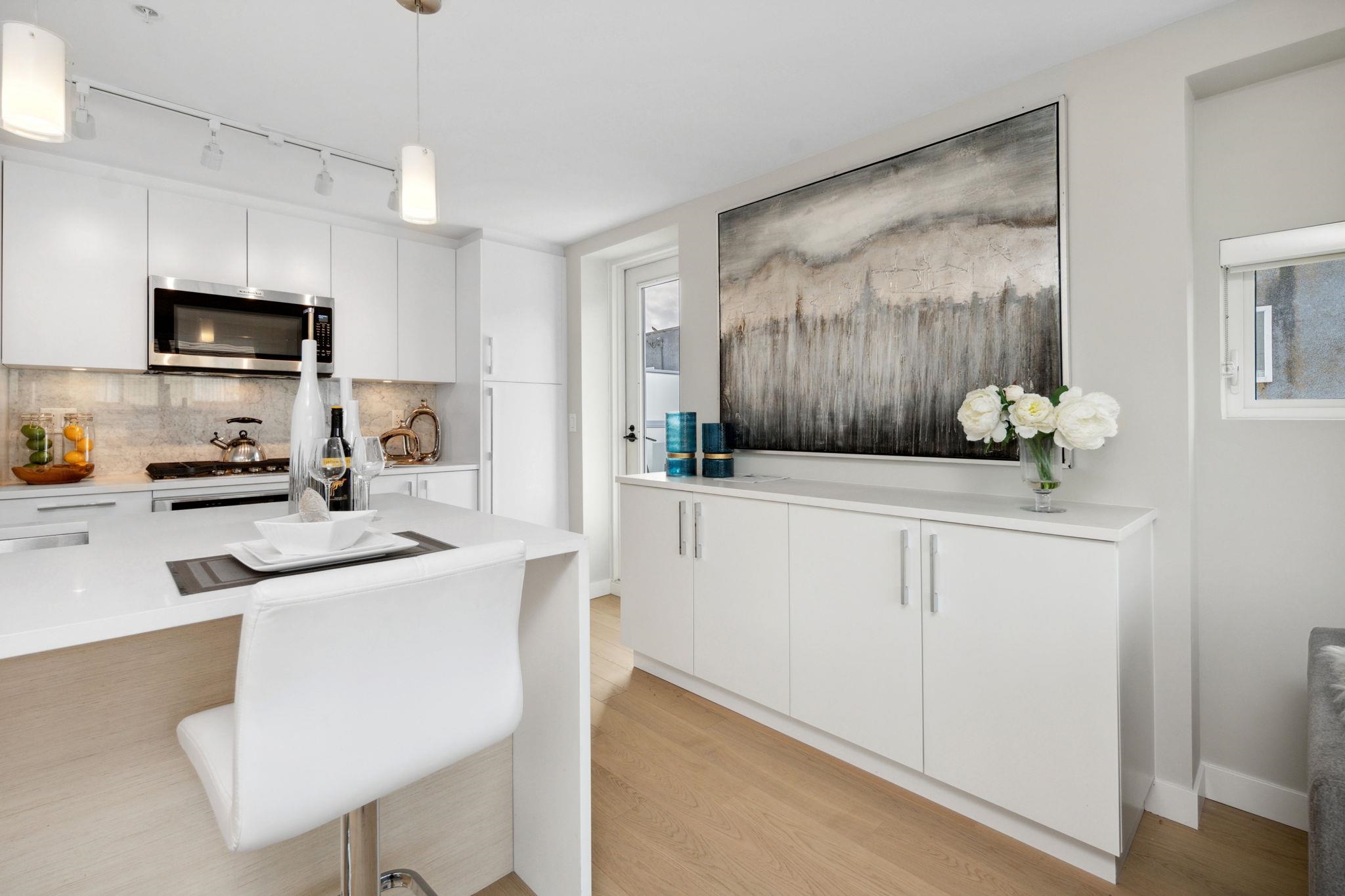 2512 Fraser Street, Vancouver 9