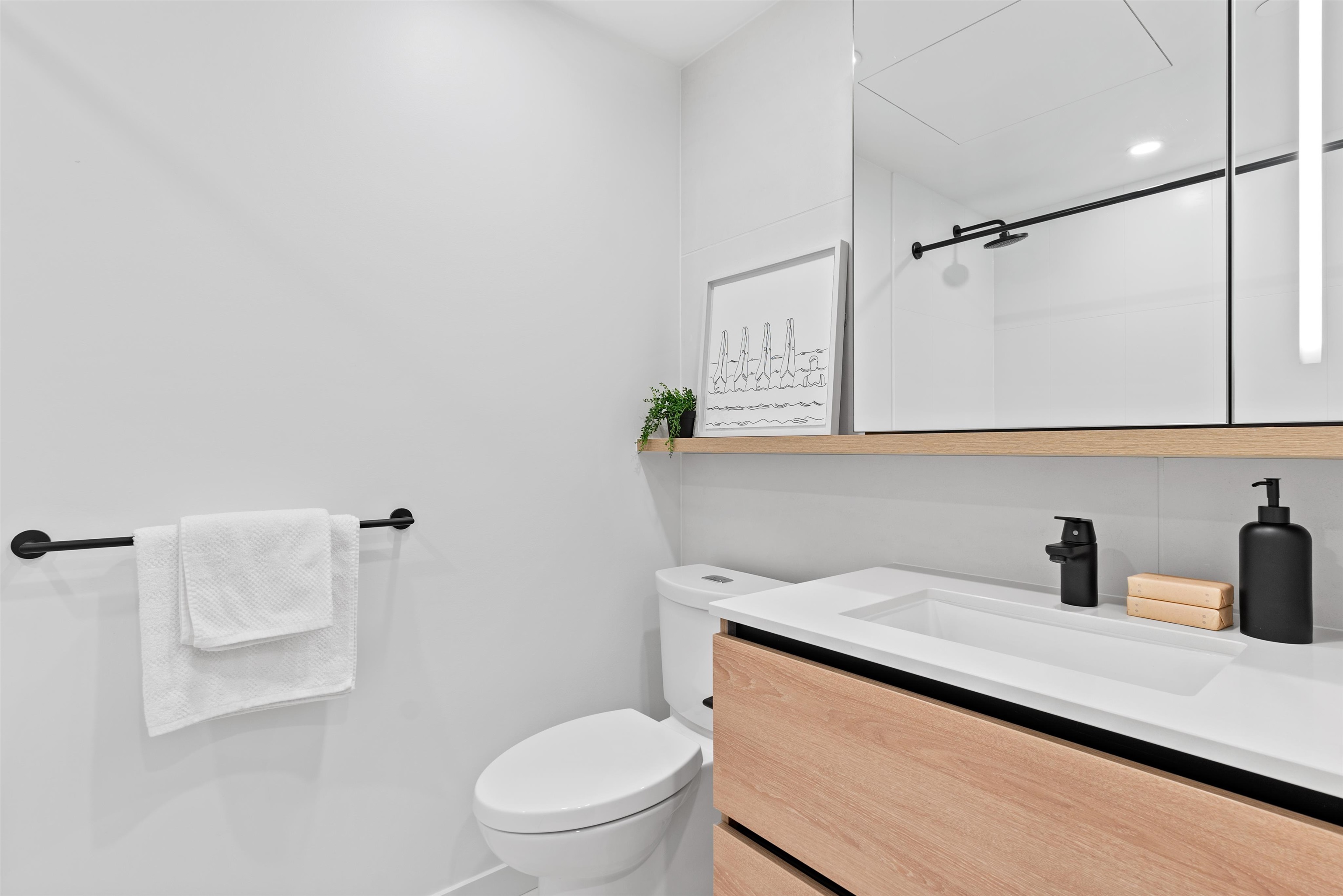Michael Sung, 1501-13428 105 AVENUE, Surrey, British Columbia, 2 Bedrooms, 1 Bathroom, Residential Attached,For Sale ,R2832518