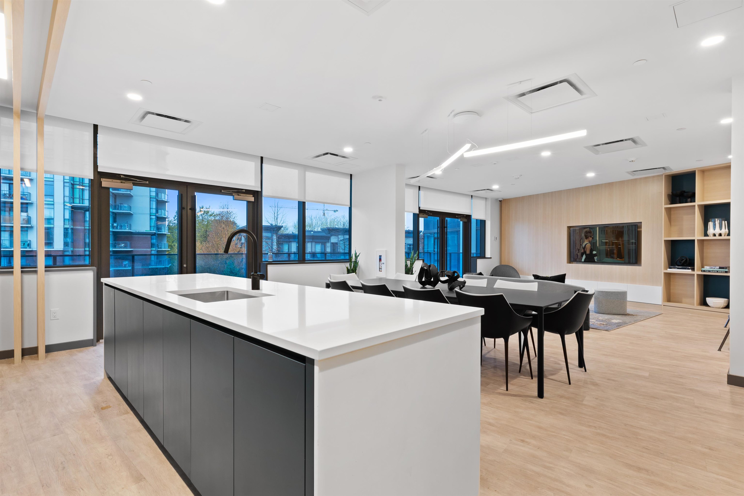 Michael Sung, 1501-13428 105 AVENUE, Surrey, British Columbia, 2 Bedrooms, 1 Bathroom, Residential Attached,For Sale ,R2832518
