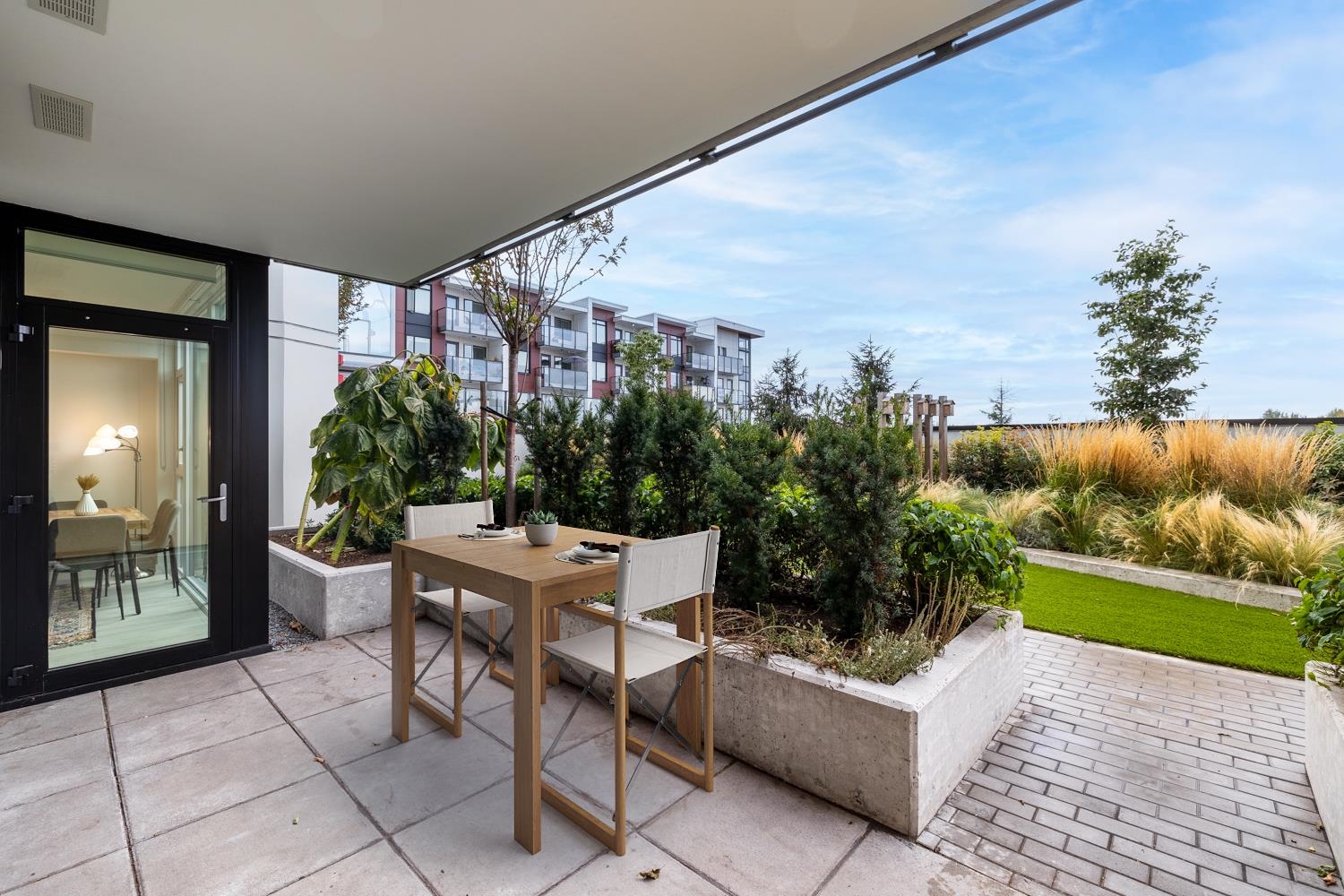 304-1471 HUNTER STREET, North Vancouver, British Columbia, 2 Bedrooms Bedrooms, ,2 BathroomsBathrooms,Residential Attached,For Sale,R2832811