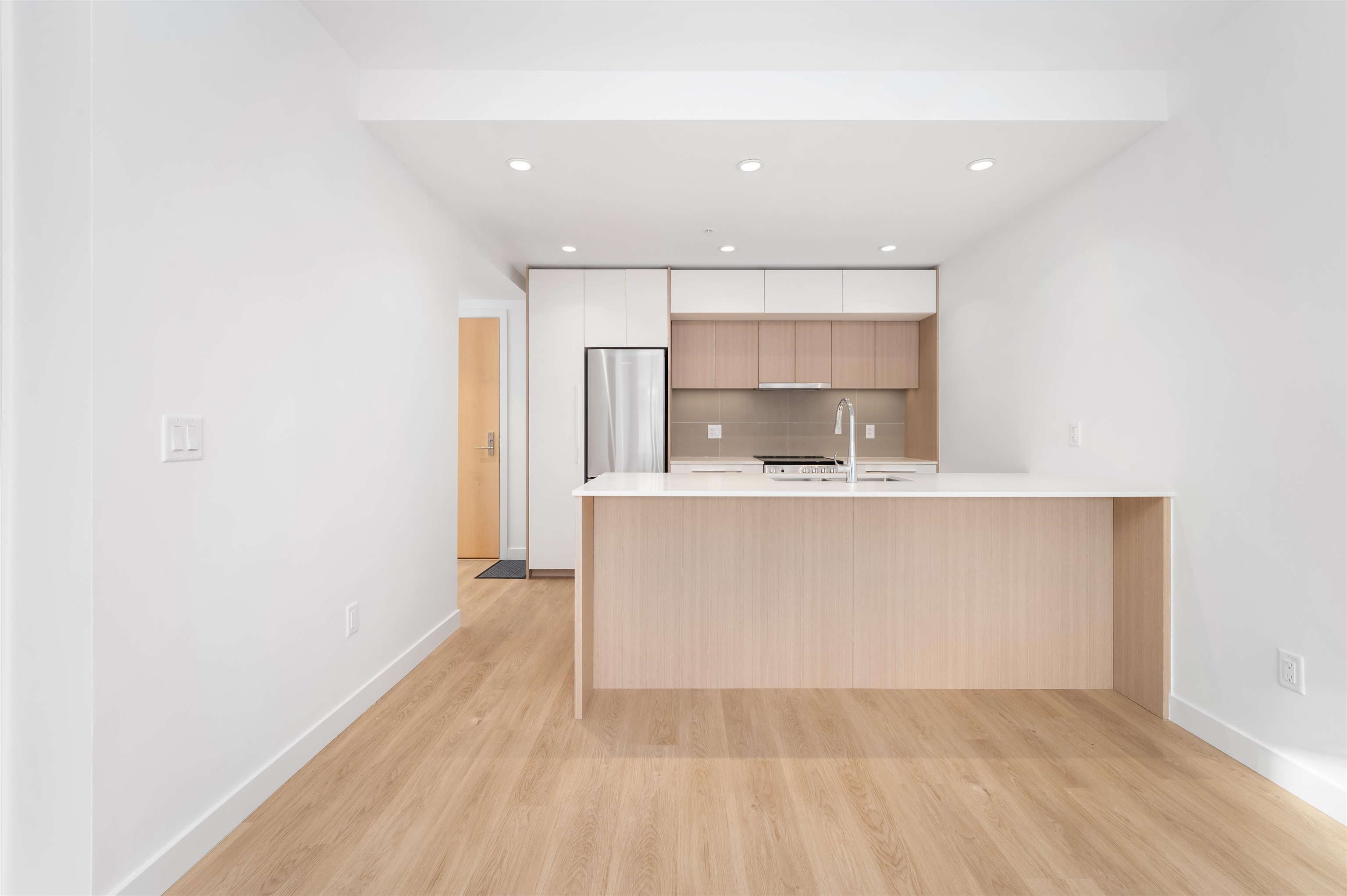 Wilson Lam Realtor, 214-9888 UNIVERSITY CRESCENT, Burnaby, British Columbia V5A 0G4, 1 Bedroom, 1 Bathroom, Residential Attached,For Sale ,R2832824