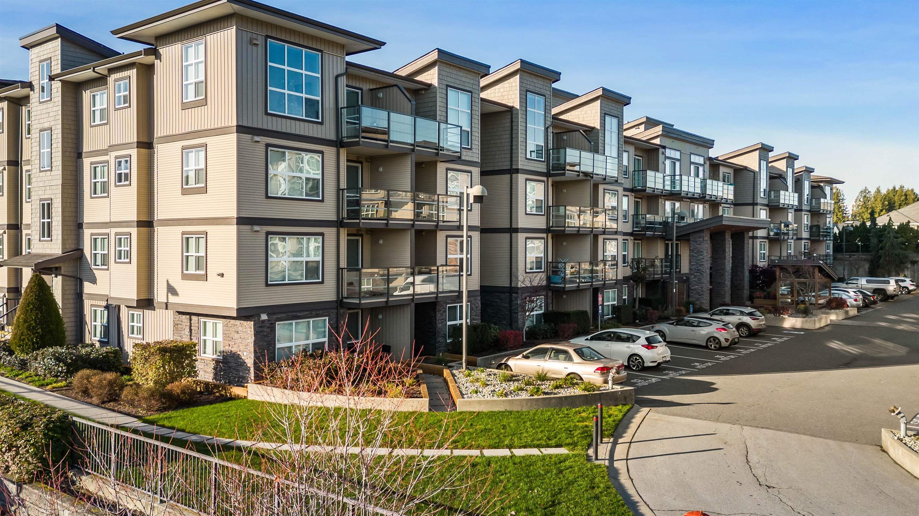 Wilson Lam Realtor, 222-30515 CARDINAL AVENUE, Abbotsford, British Columbia V2T 0A8, 1 Bedroom, 1 Bathroom, Residential Attached,For Sale ,R2833040