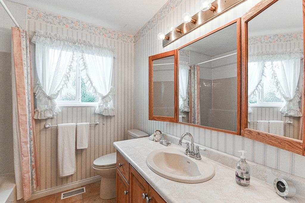 Wilson Lam Realtor, 16130 8A AVENUE, Surrey, British Columbia V4A 7B8, 4 Bedrooms, 3 Bathrooms, Residential Detached,For Sale ,R2833043