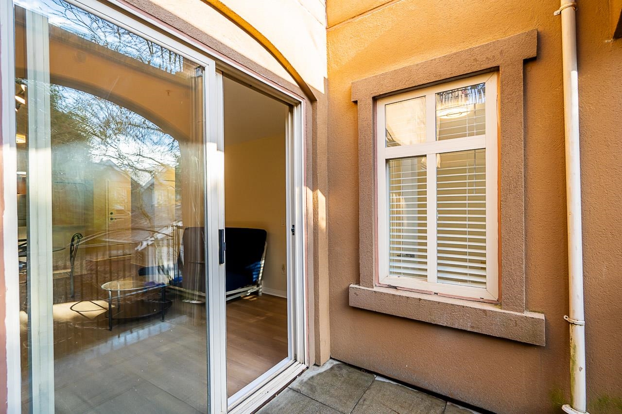 11 3036 W 4th Avenue, Vancouver 14